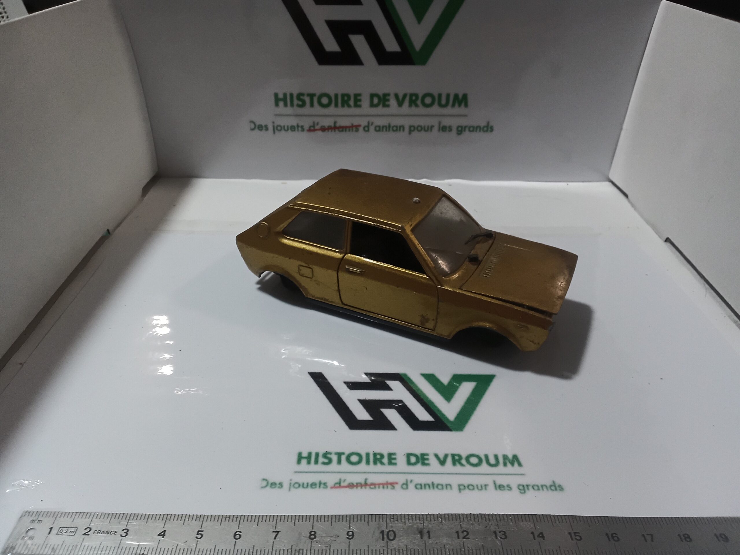 VW Polo Polistil 1/24 - Doré - Epave A Restaurer – Image 2