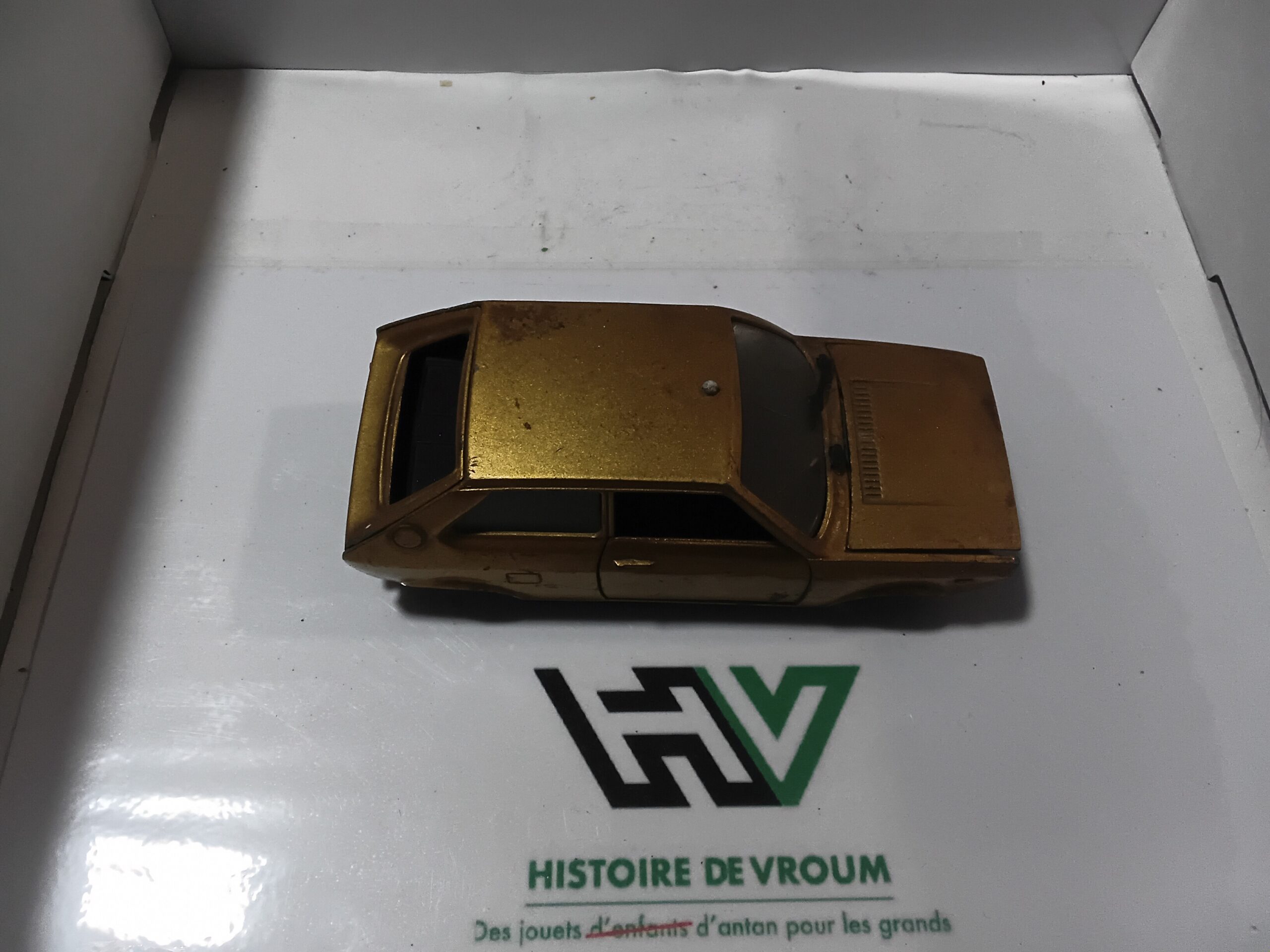 VW Polo Polistil 1/24 - Doré - Epave A Restaurer – Image 3