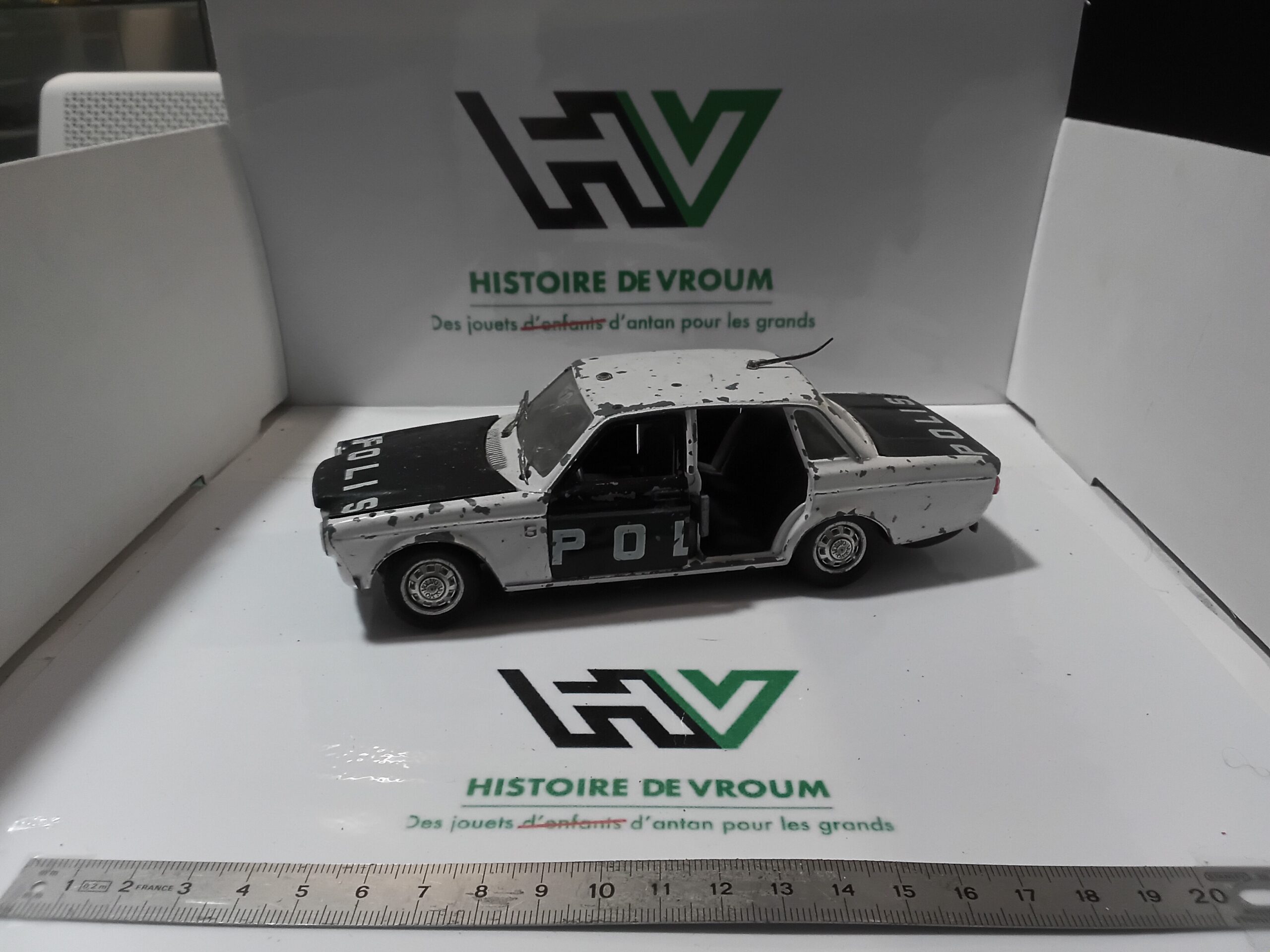 Ford Zodiac Police Dinky Toys 1/24 - A restaurer