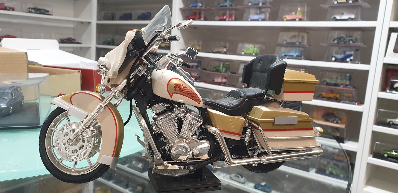 Rare Miniature Moto 1/9 Honda 1100 Shadow "Ultra Classic" - Guiloy