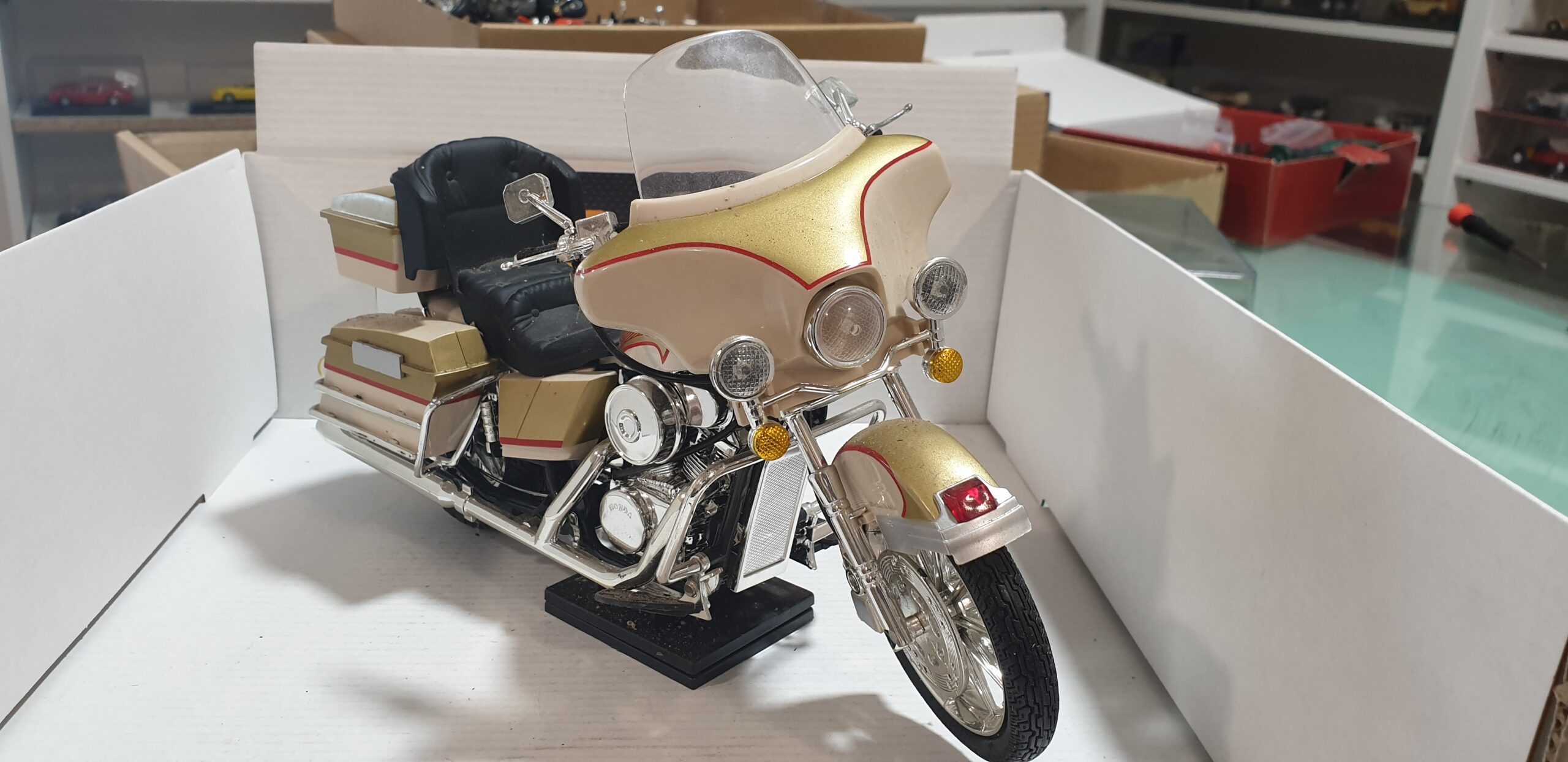 Rare Miniature Moto 1/9 Honda 1100 Shadow "Ultra Classic" - Guiloy – Image 5