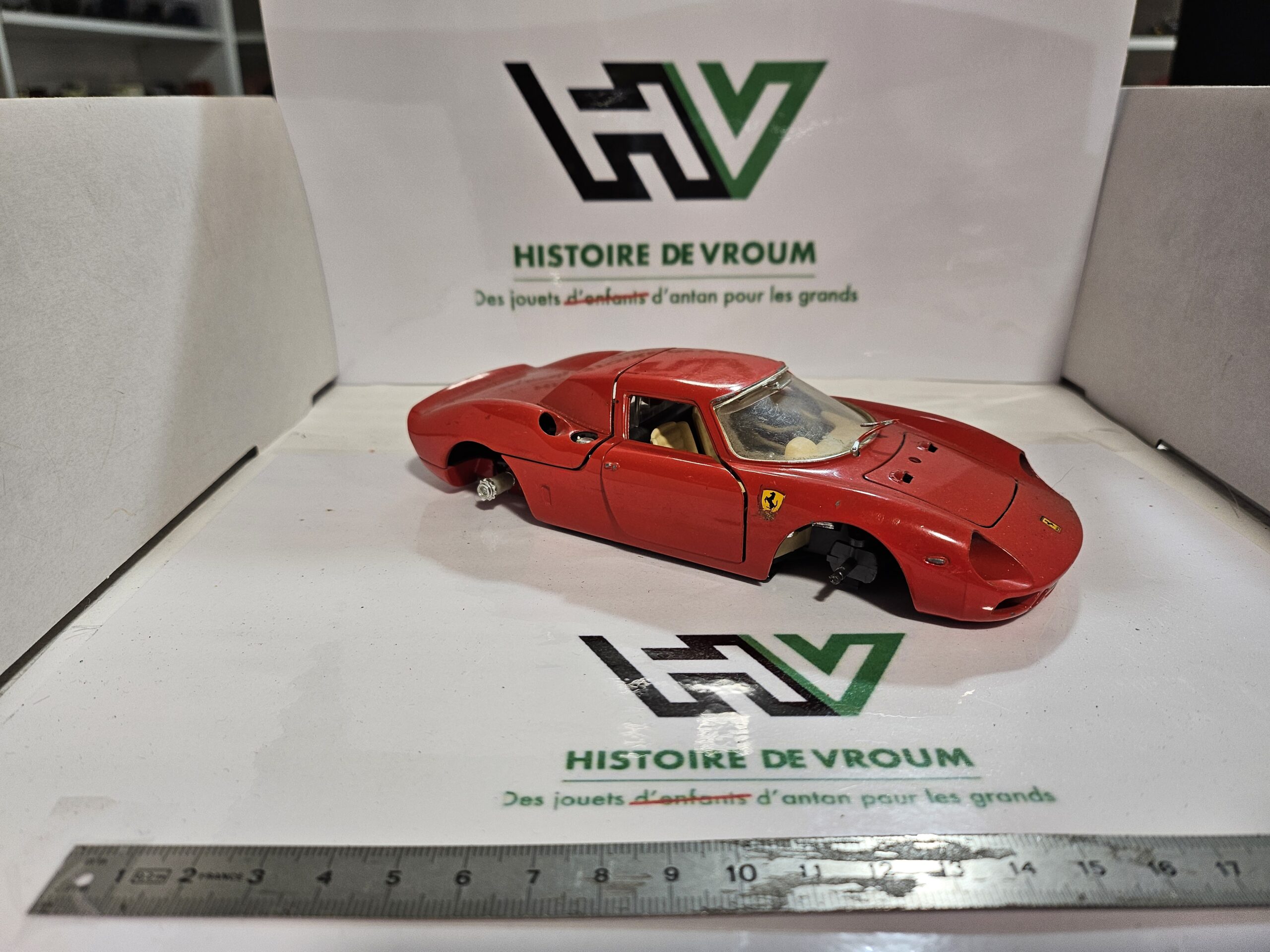 Ferrari 250 LM - Burago 1/24 - Made in Italy - ÉPAVE / PIÈCES – Image 2