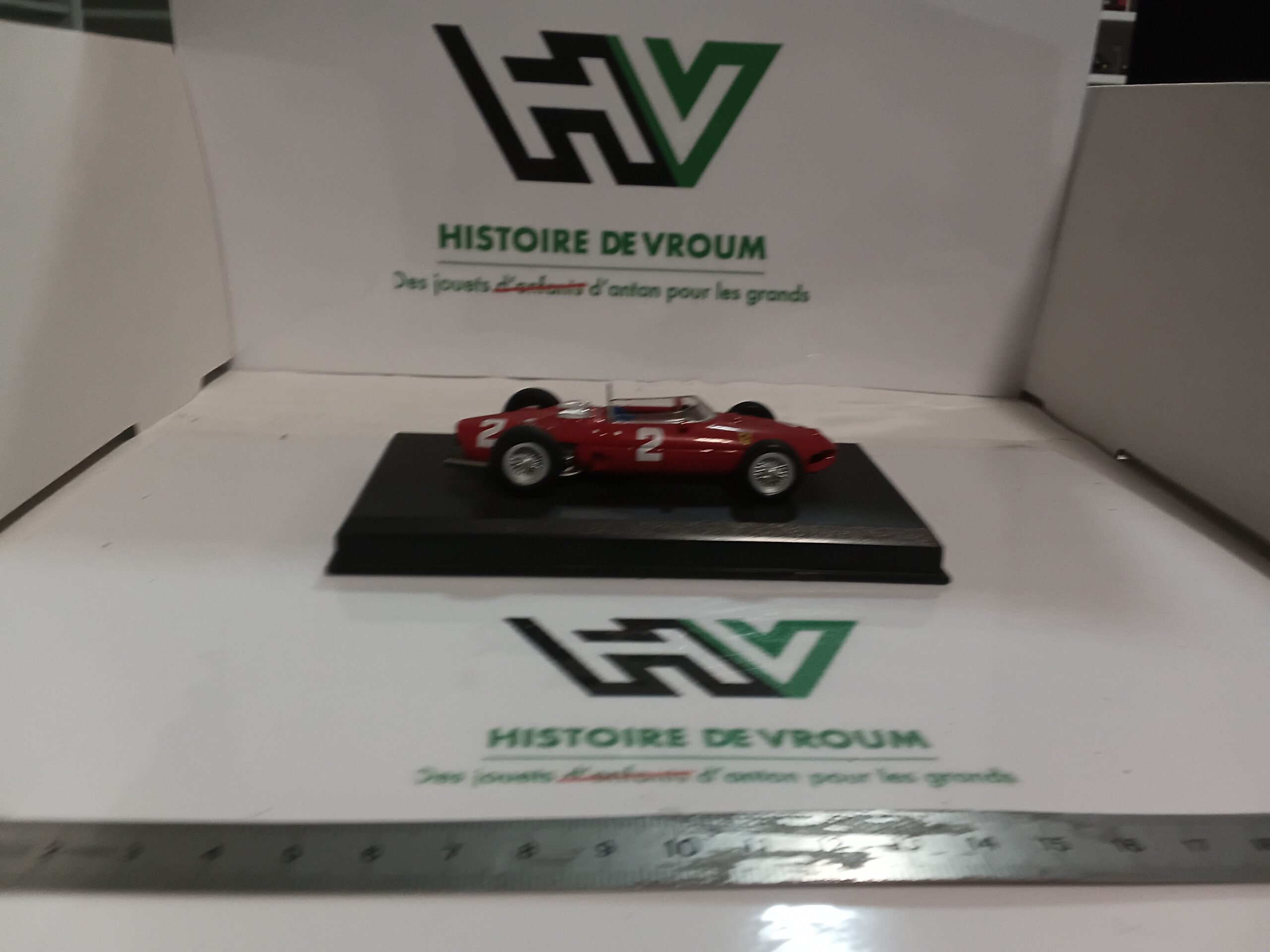 Miniature Ferrari 156 F1 (1961) - Phil Hill n°2 - 1/43 – Image 5