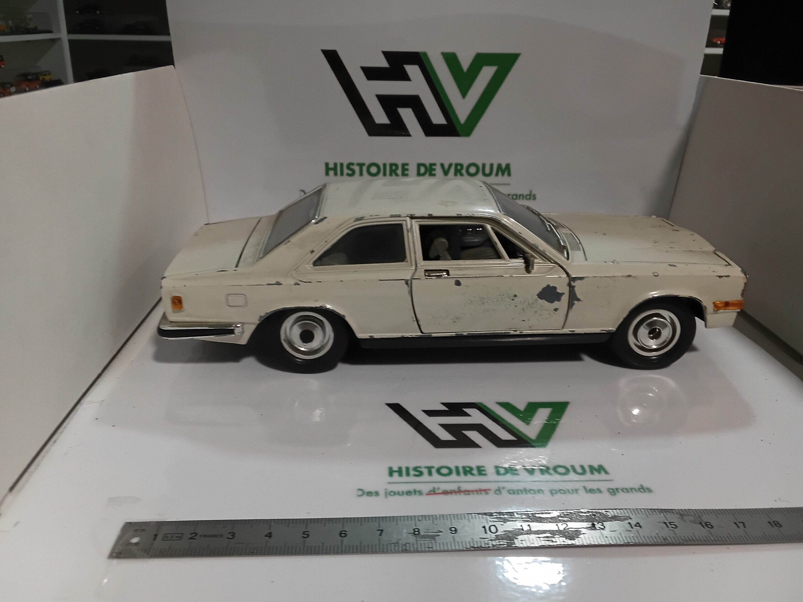 Rolls Royce Camargue Burago 1/22 – Image 5