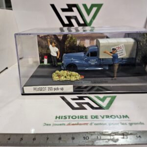 Diorama1/43 - Peugeot 203 Pick-Up - "La Route Bleue - N°7" - Sénas - Altaya