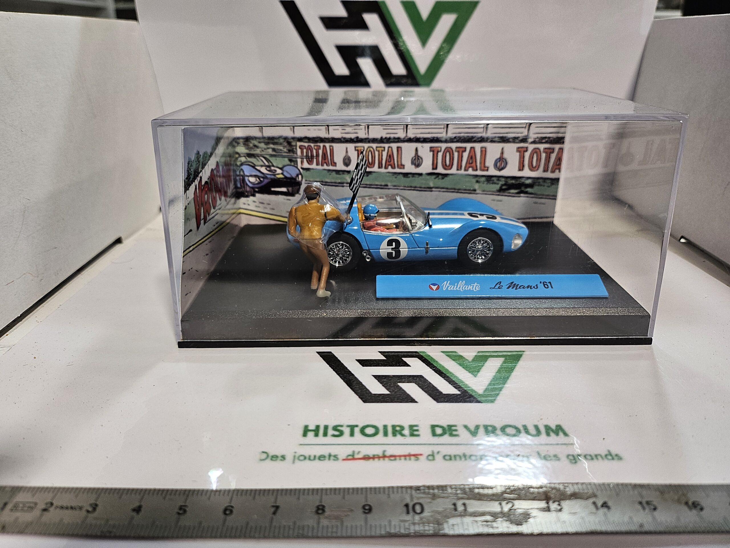 Diorama 1/43 - Vaillante Le Mans '61 - Michel Vaillant - Altaya - "Vrooom"