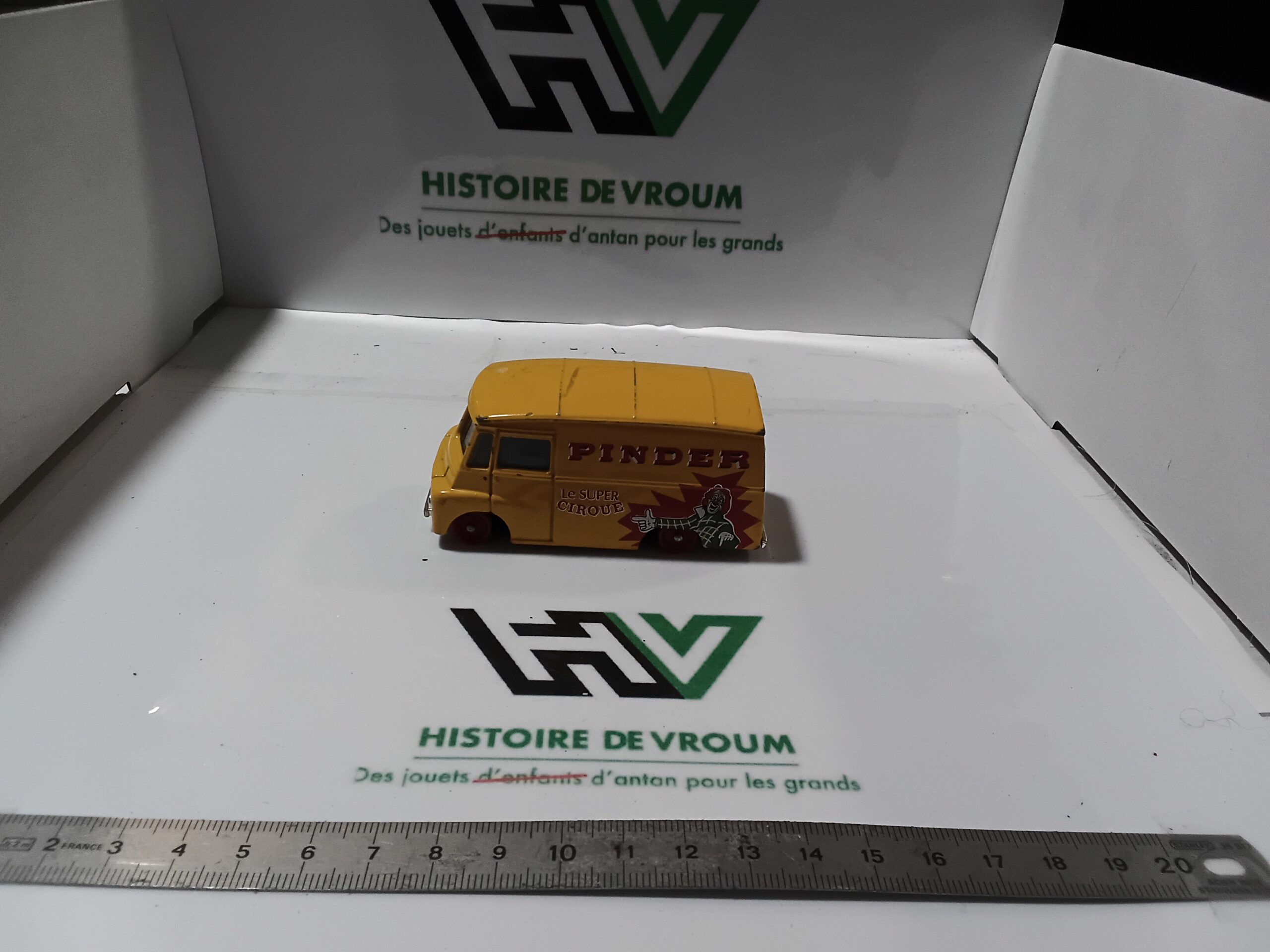 Van Pinder " Le super cirque" Corgi 150