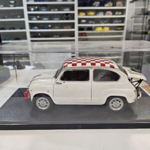 Fiat 500 Solido 1/18 - Très bel état - Sous vitrine Plexiglas