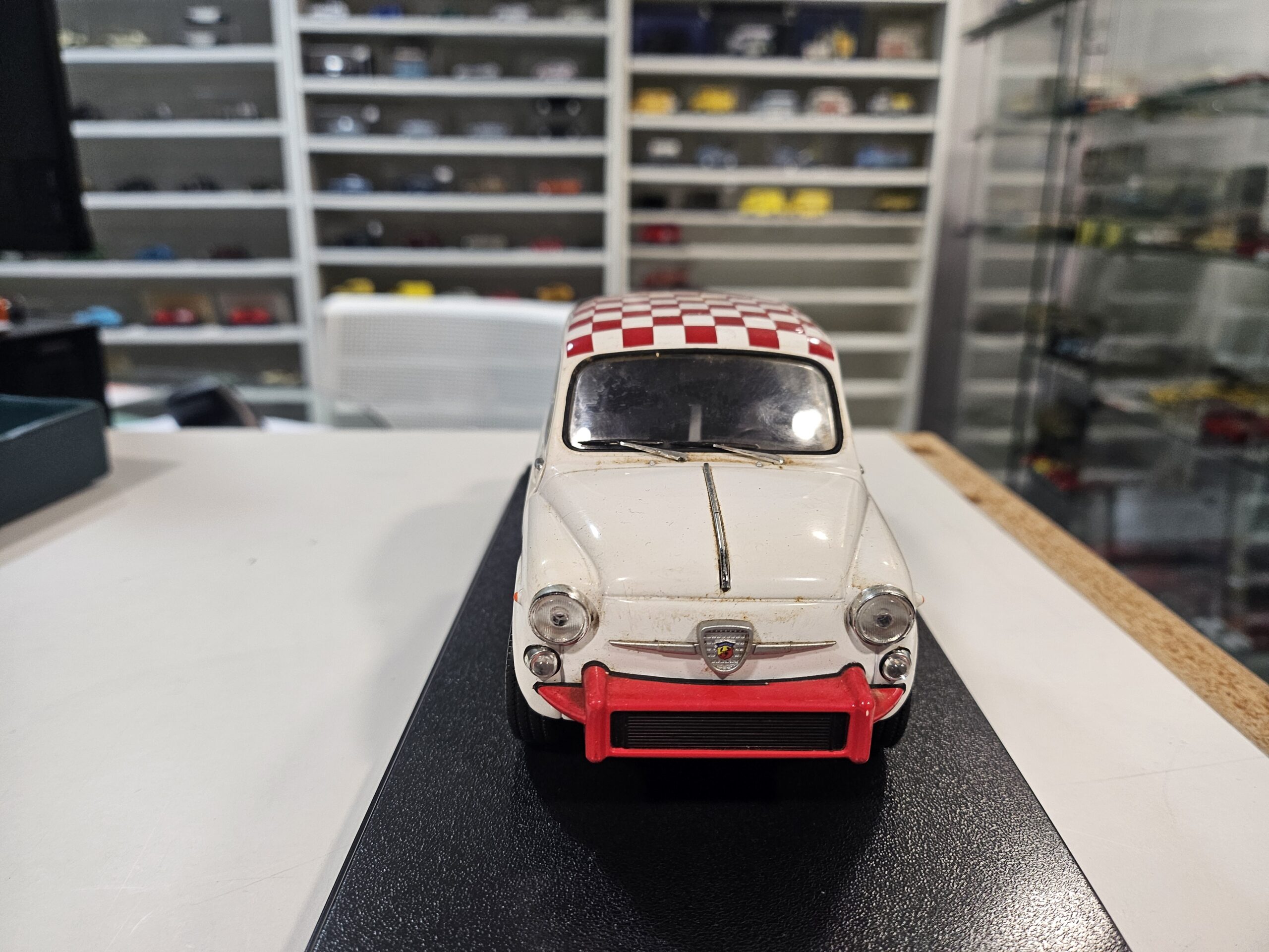 Fiat 500 Solido 1/18 - Très bel état - Sous vitrine Plexiglas – Image 2