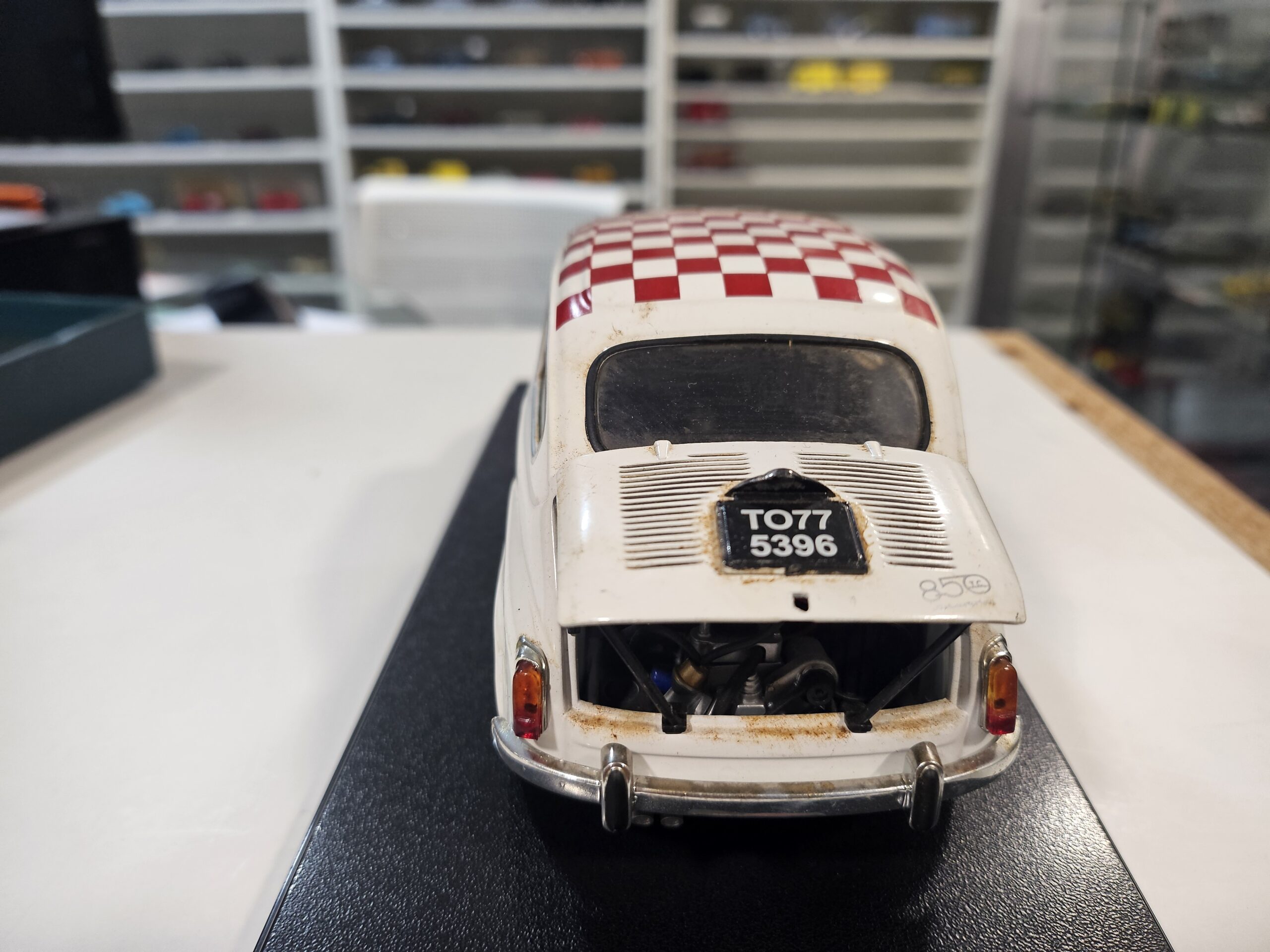 Fiat 500 Solido 1/18 - Très bel état - Sous vitrine Plexiglas – Image 4