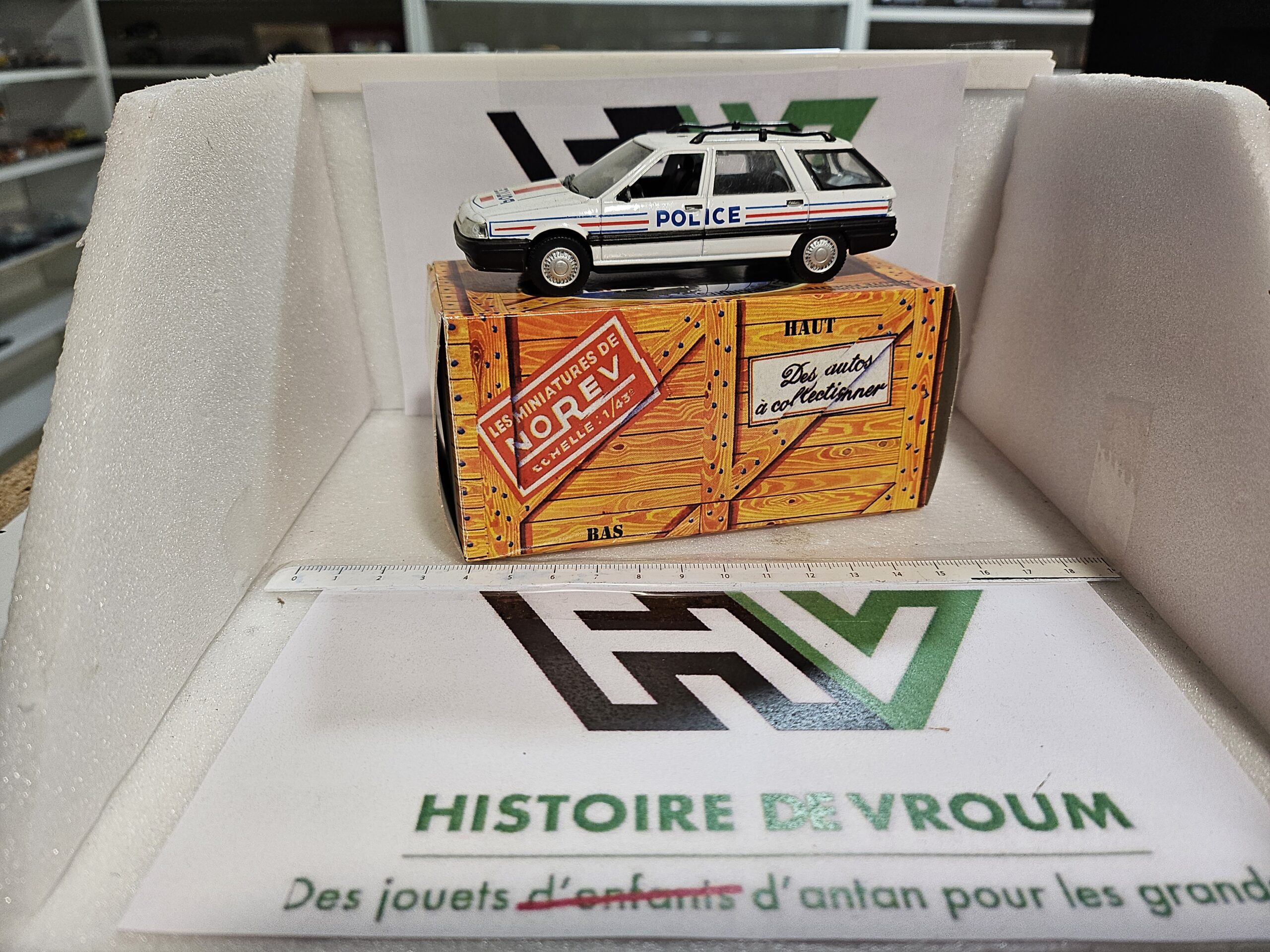 Renault 21 Nevada POLICE 1/43 Norev - À RÉSTAURER - En boîte d'origine