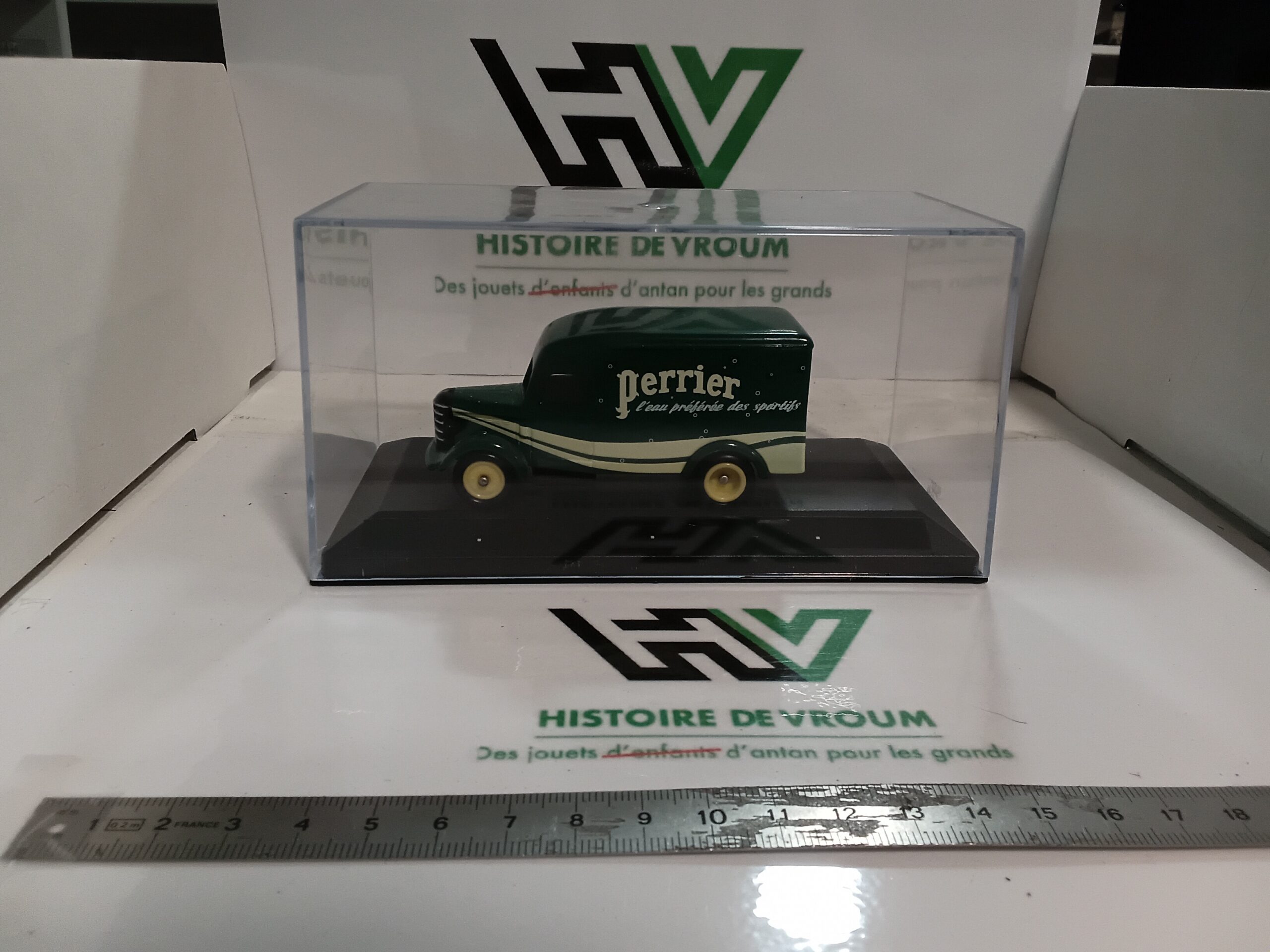 Corgi Van 1/43 "Perrier"
