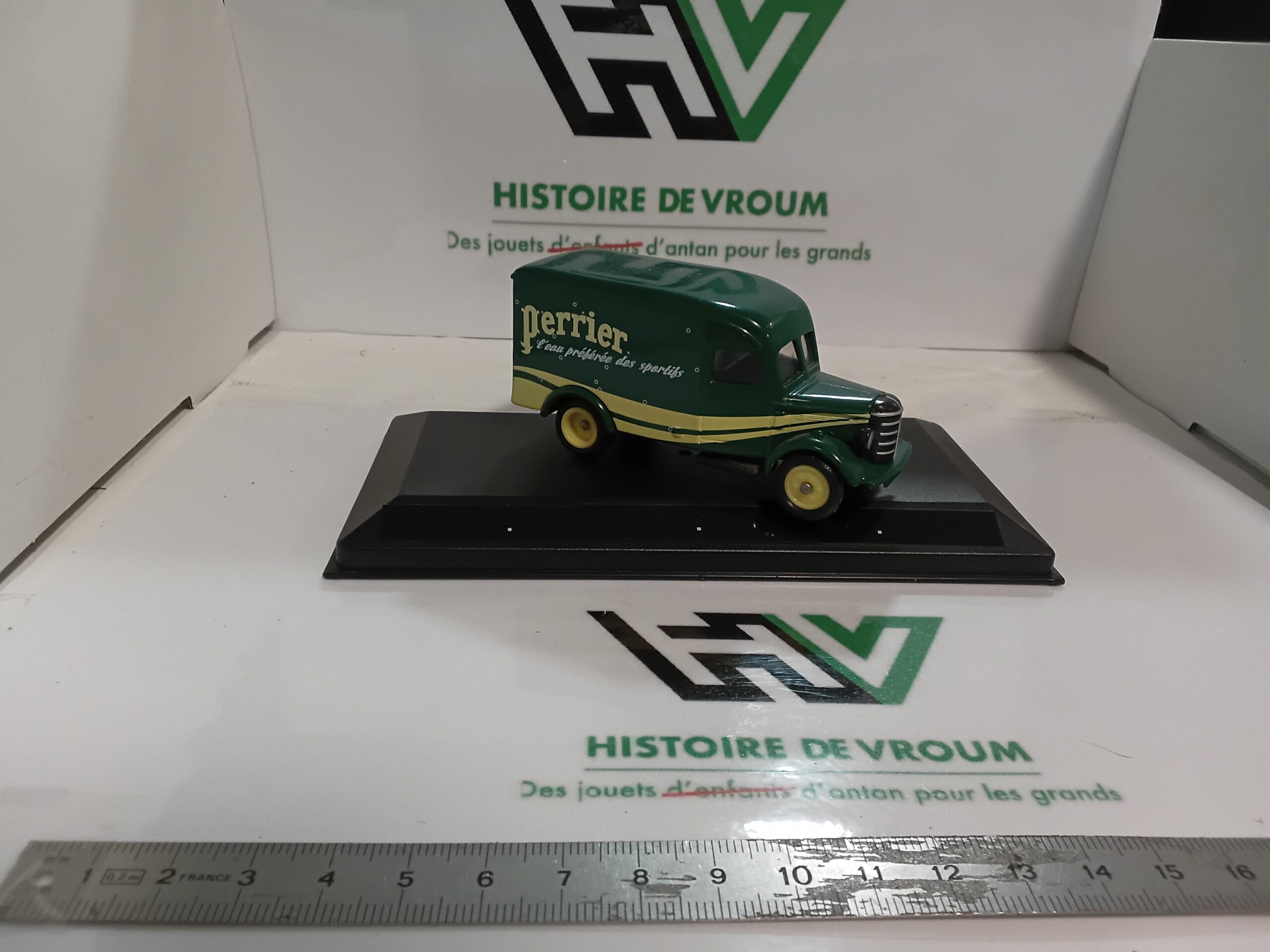 Corgi Van 1/43 "Perrier" – Image 5
