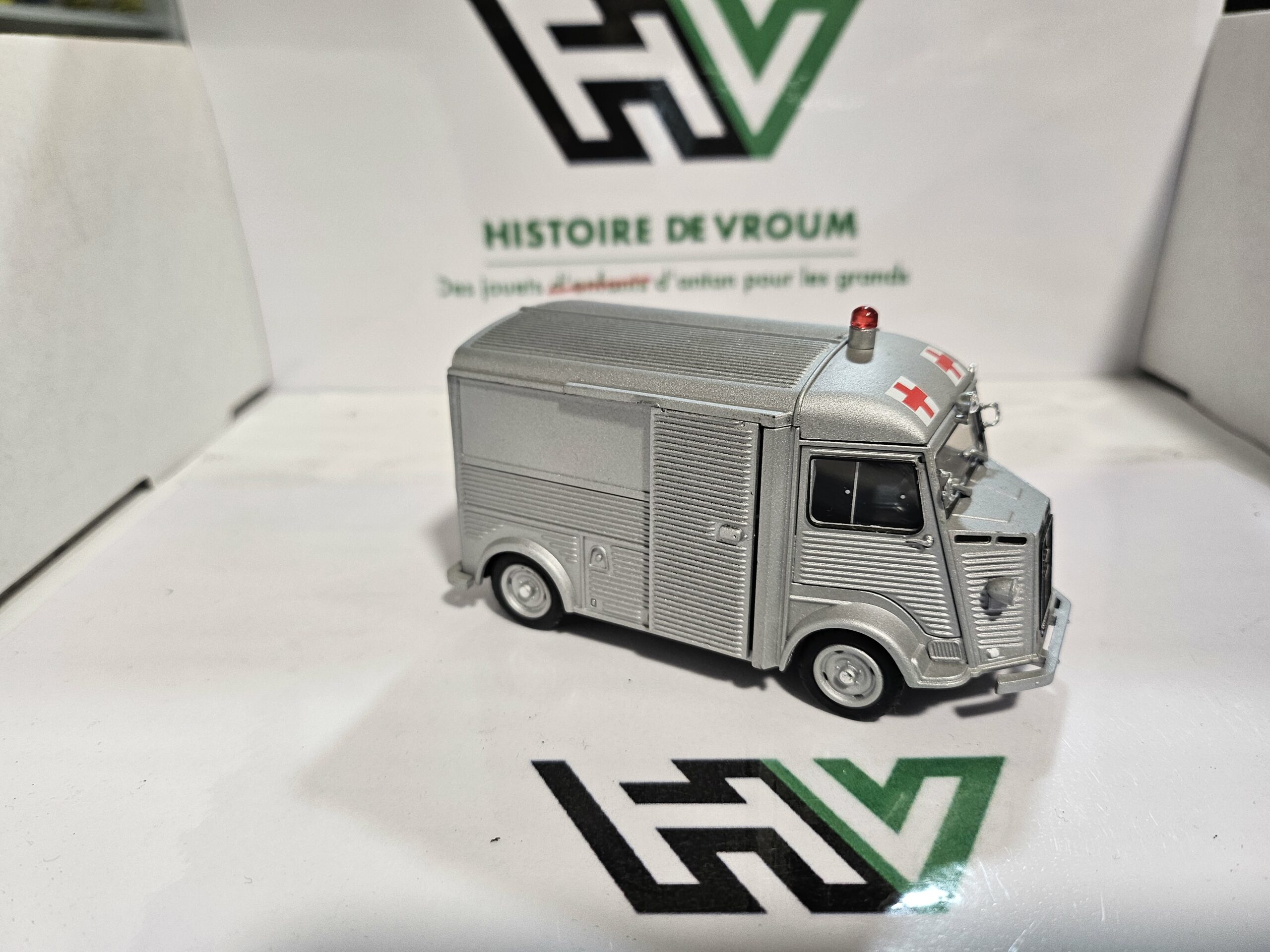 Citroën HY "Croix-Rouge" 1/43 – Argent – Pour restauration ou décor – Image 5