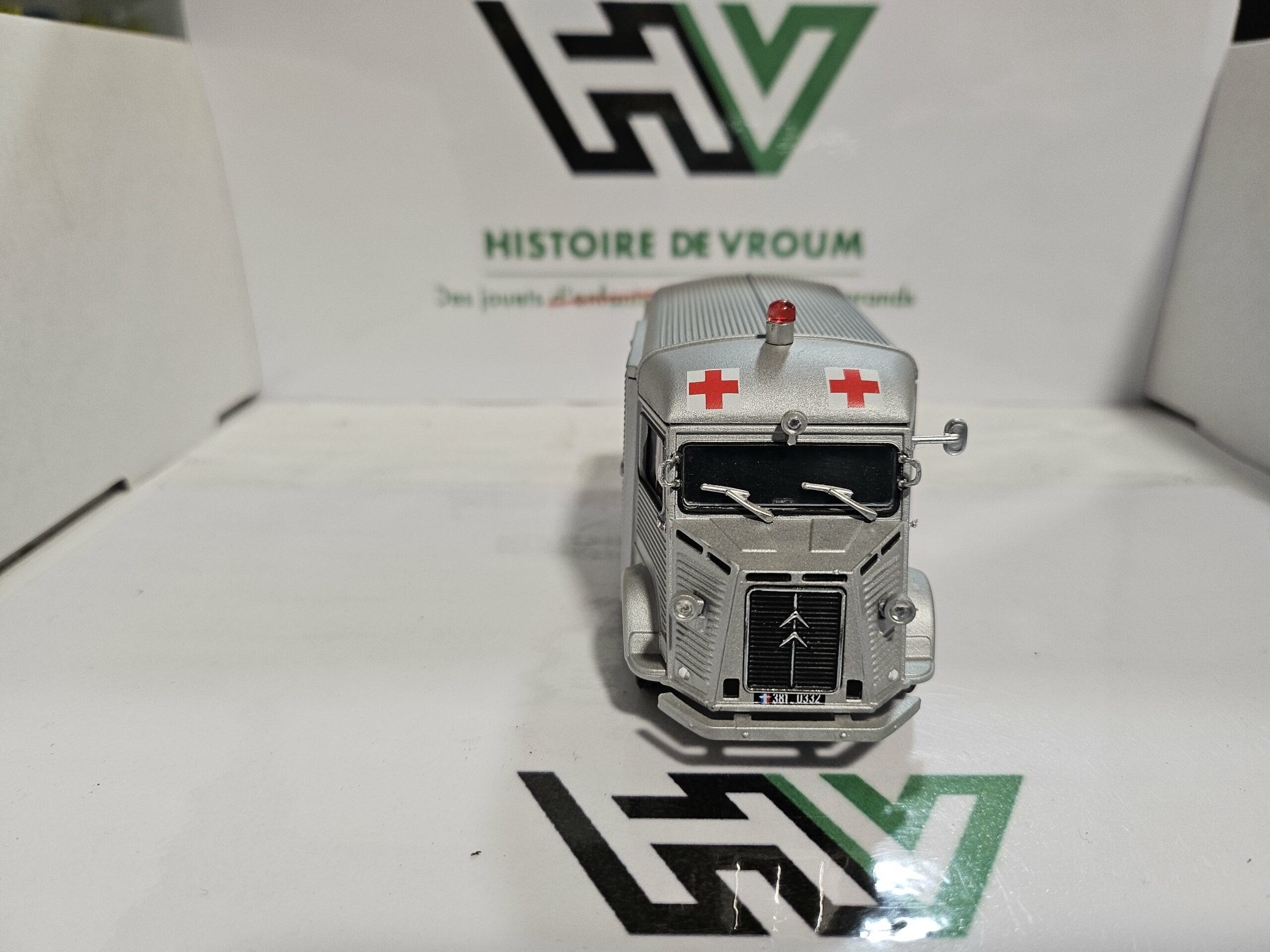 Citroën HY "Croix-Rouge" 1/43 – Argent – Pour restauration ou décor – Image 6