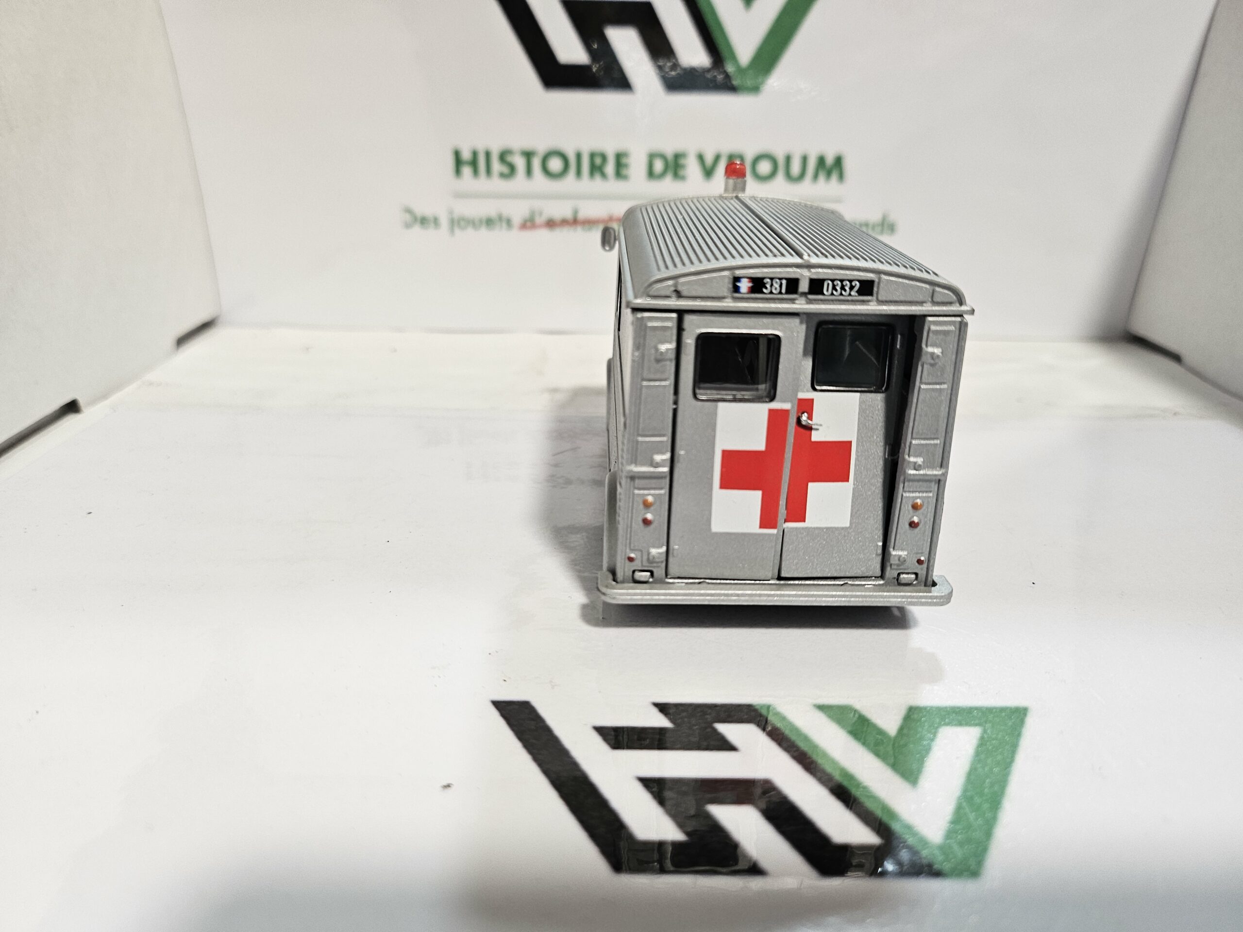 Citroën HY "Croix-Rouge" 1/43 – Argent – Pour restauration ou décor – Image 7