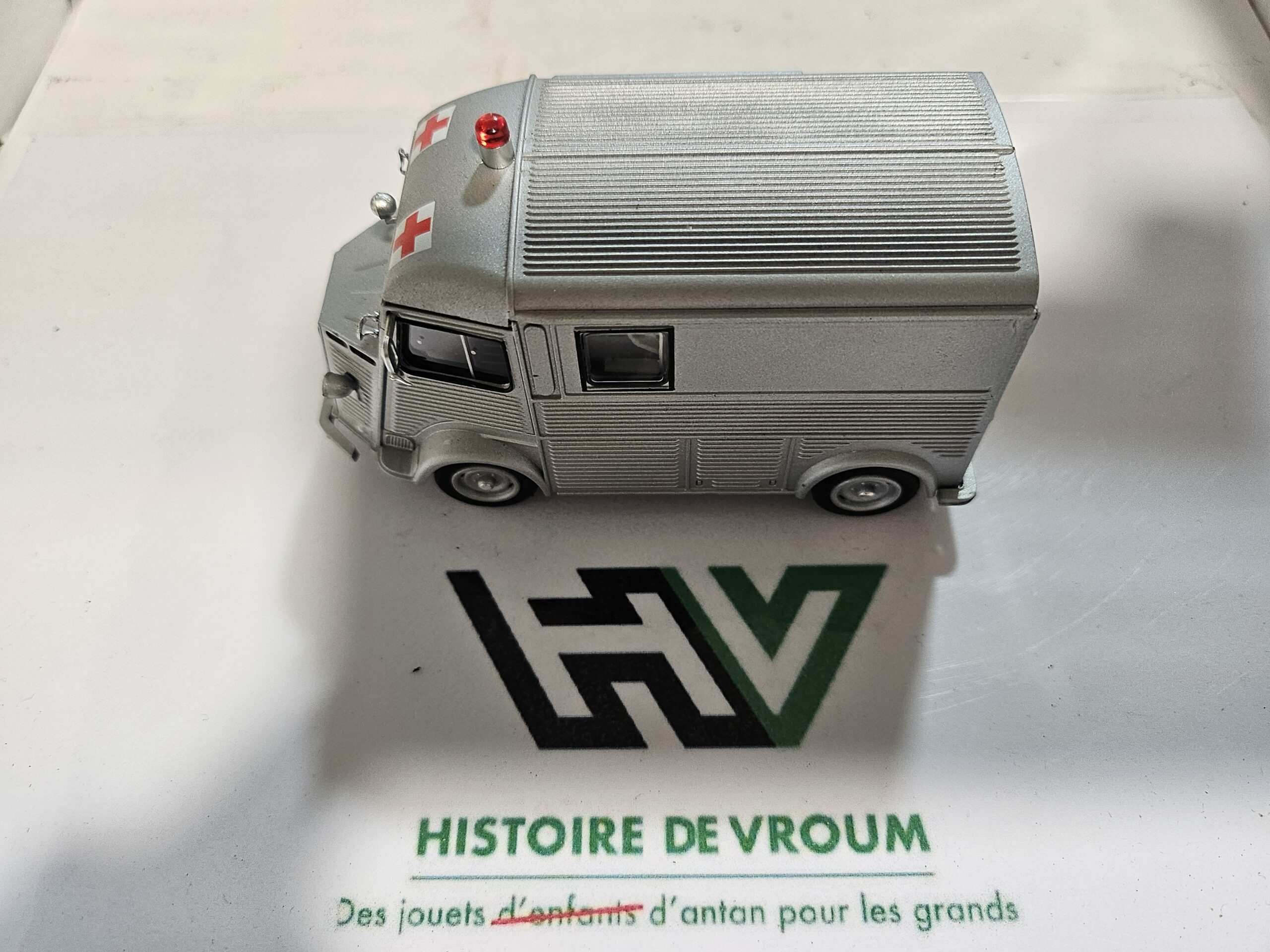 Citroën HY "Croix-Rouge" 1/43 – Argent – Pour restauration ou décor – Image 8