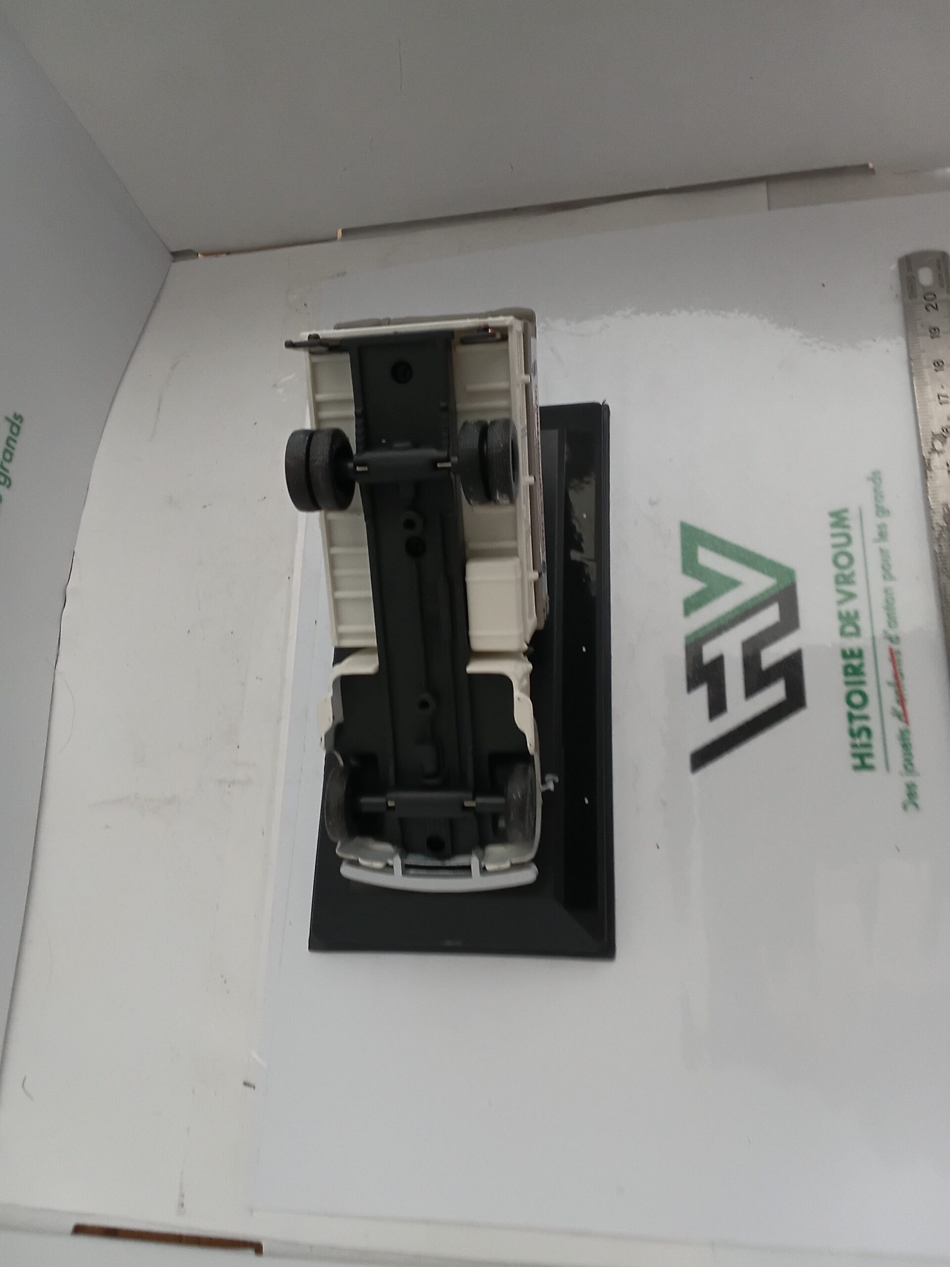 Citroën U23 "Grands Moulins de Paris" 1/43 – Image 7