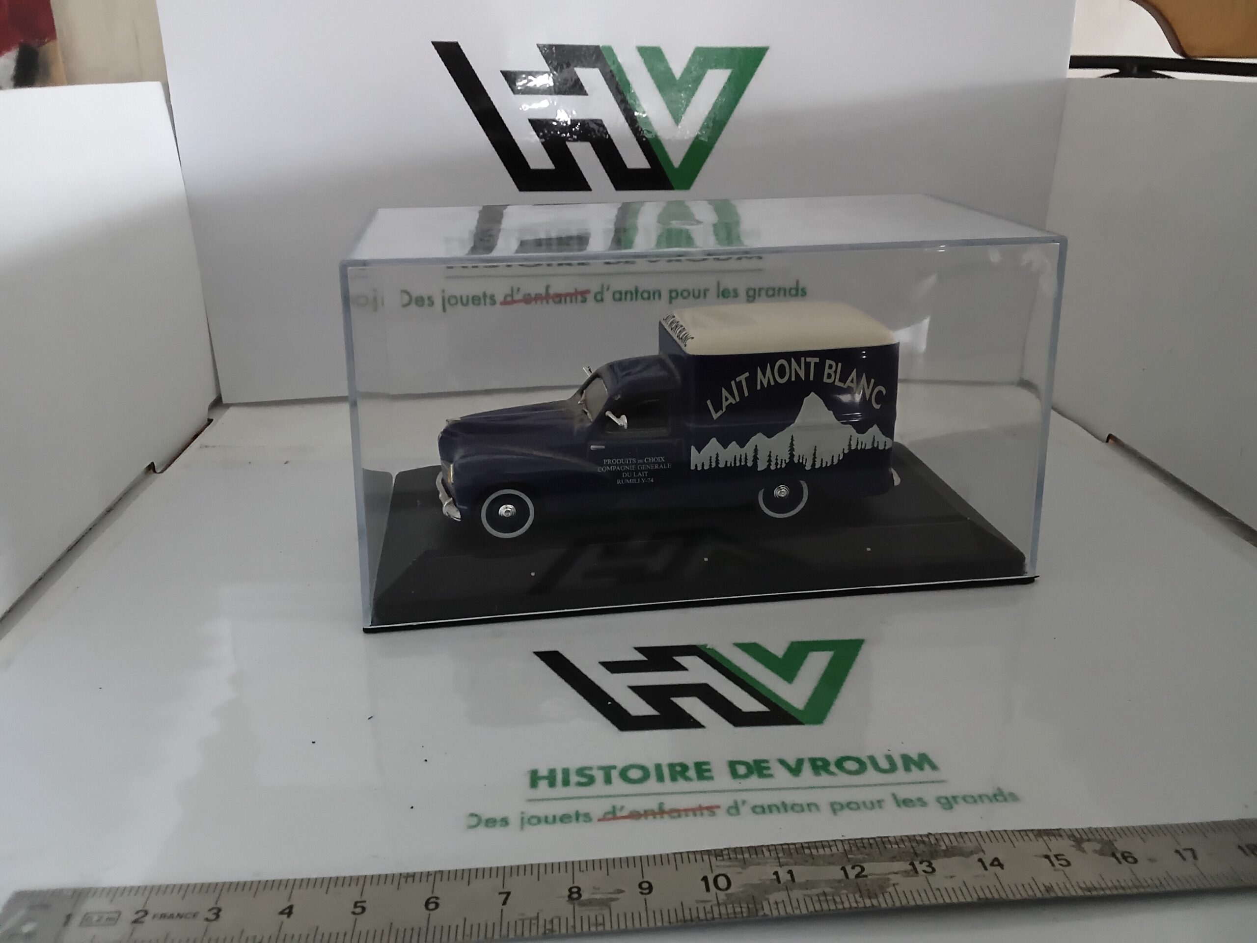 Peugeot 23 Van 1/43 "Lait Mont Blanc"