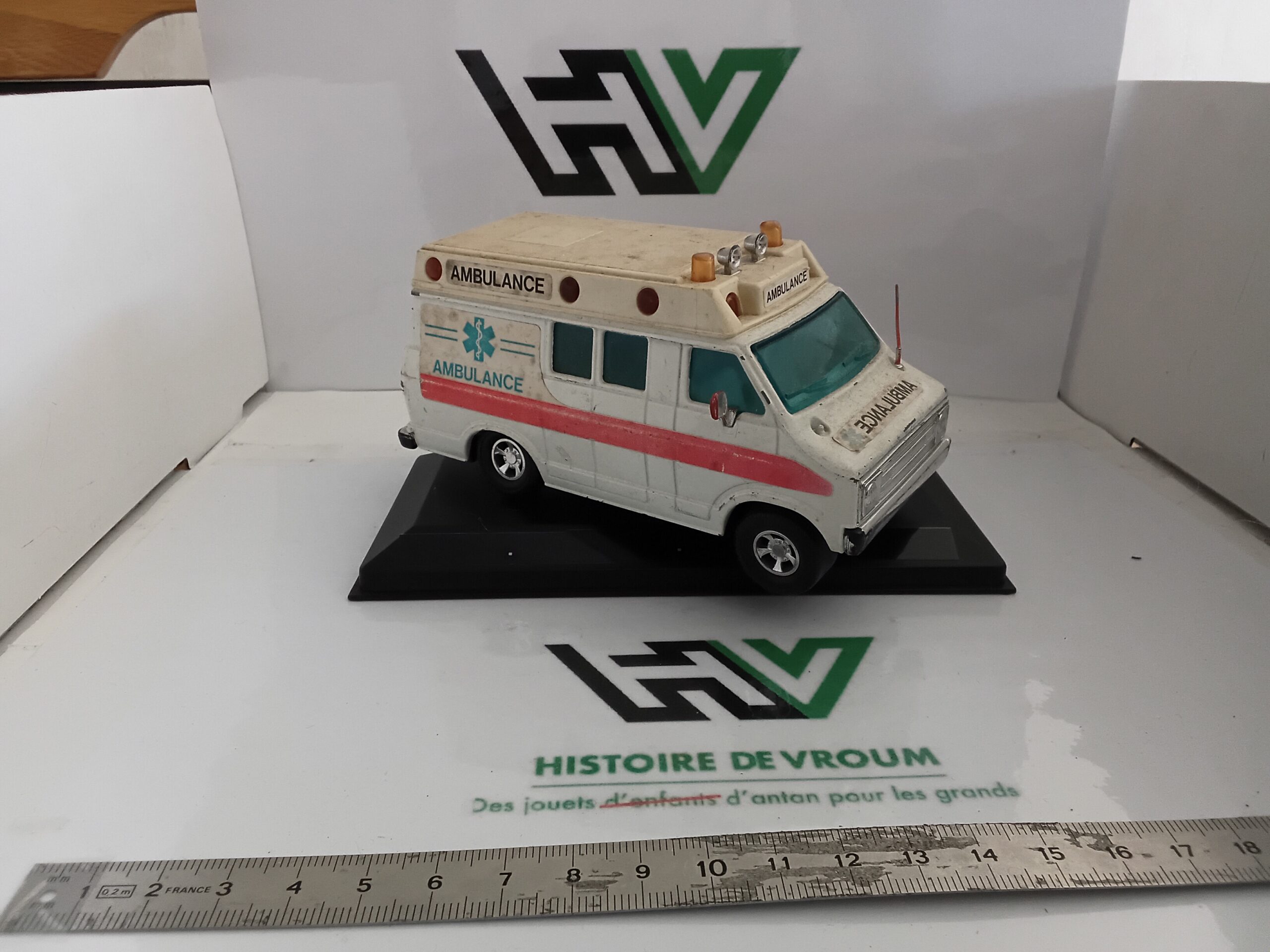Dodge Van Matchbox 1/34 "Ambulance" – Image 5