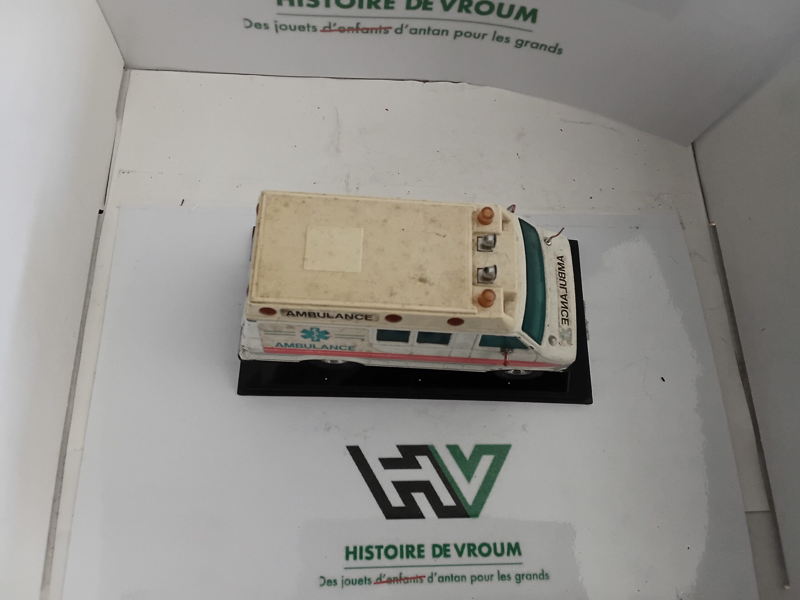 Dodge Van Matchbox 1/34 "Ambulance" – Image 6
