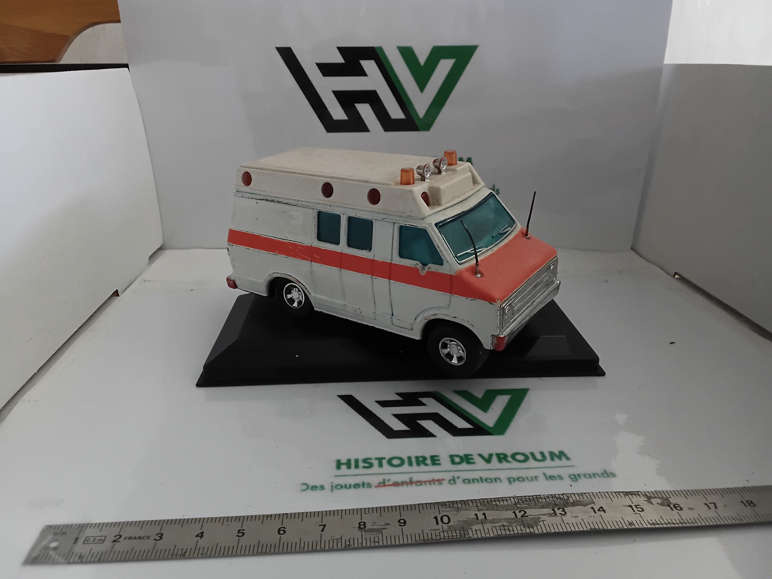 Dodge Van Matchbox 1/34 Blanc – Image 5