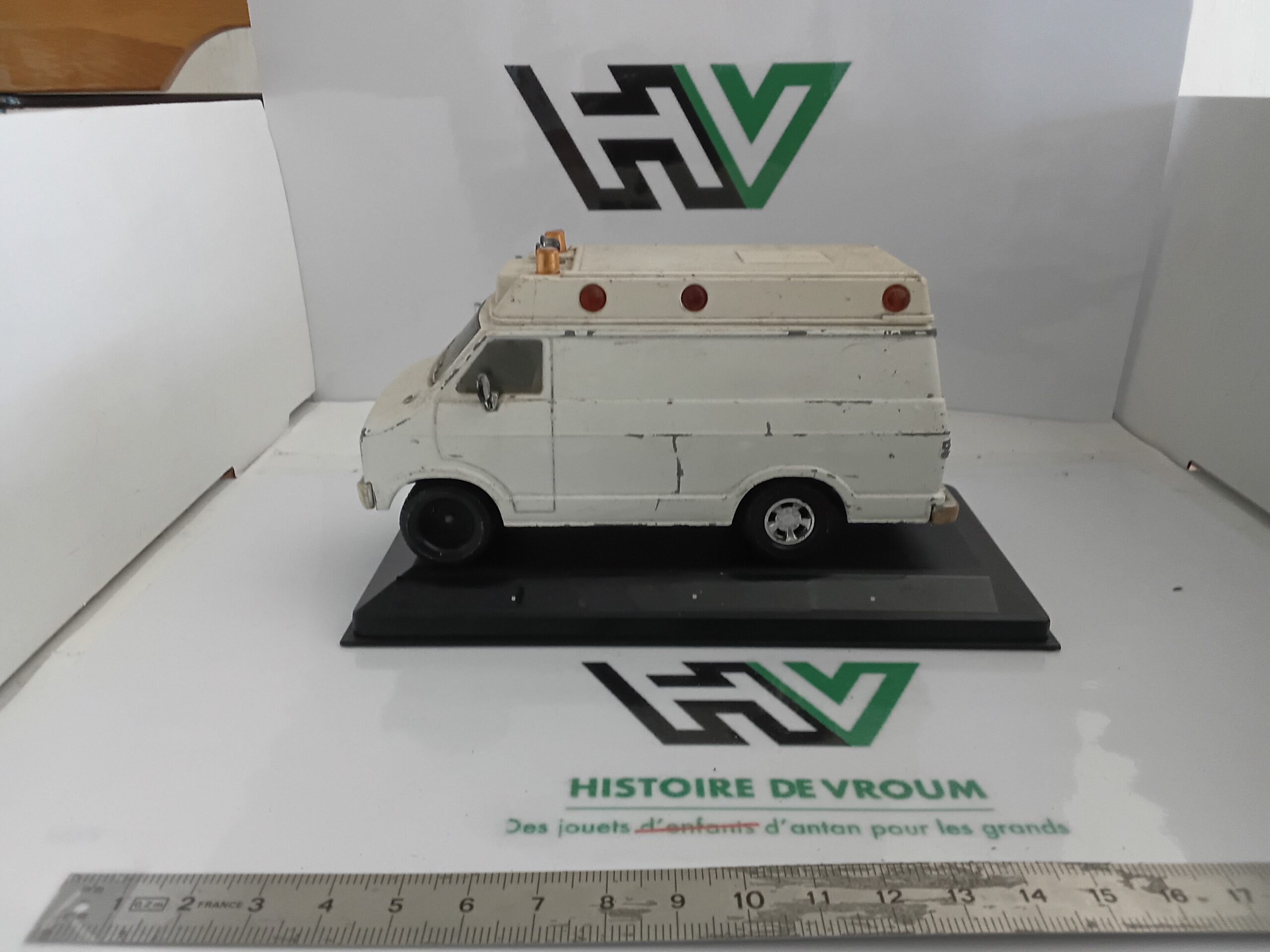 Dodge Van Matchbox 1/34 Blanc (1)