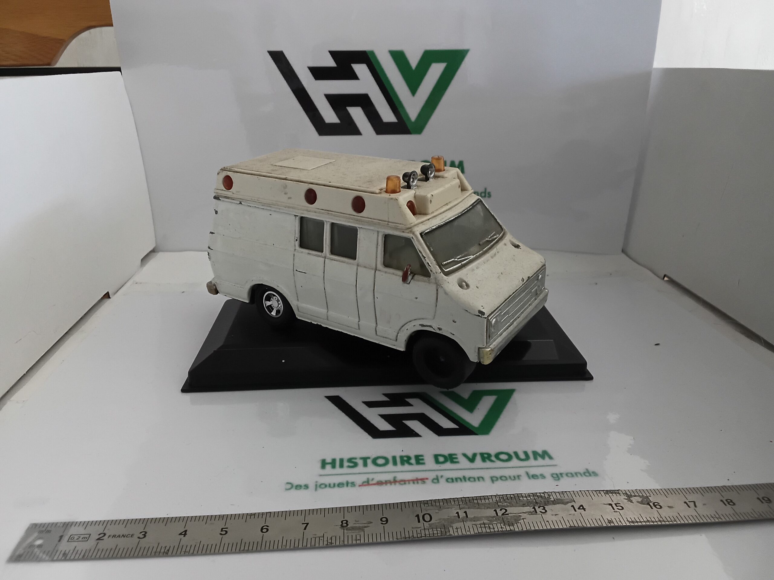 Dodge Van Matchbox 1/34 Blanc (1) – Image 5