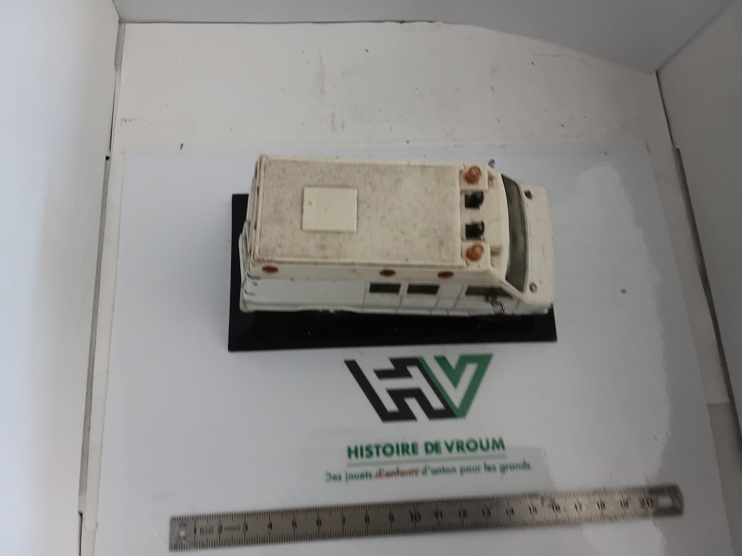 Dodge Van Matchbox 1/34 Blanc (1) – Image 6