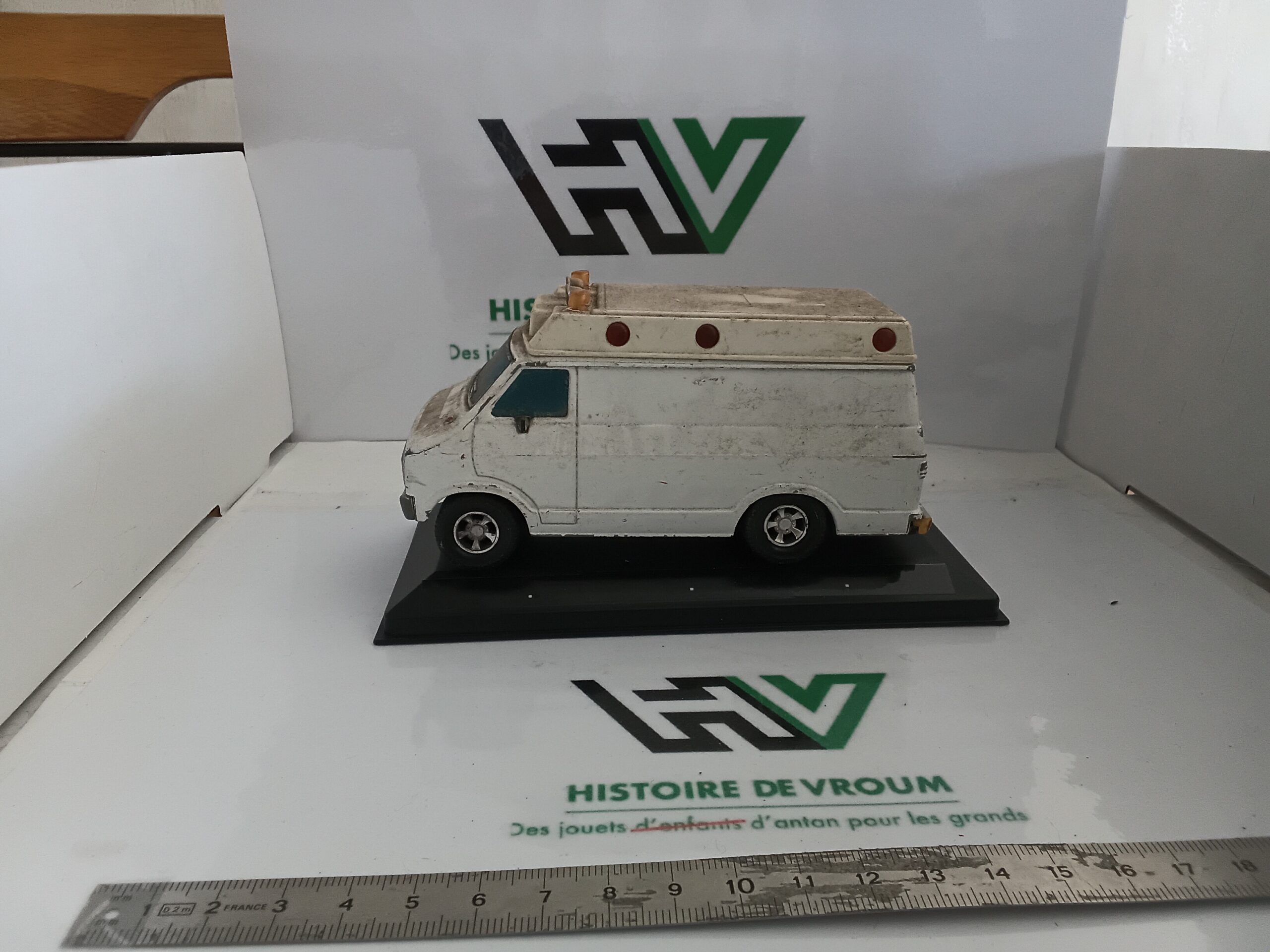 Dodge Van Matchbox 1/34 Blanc (2)