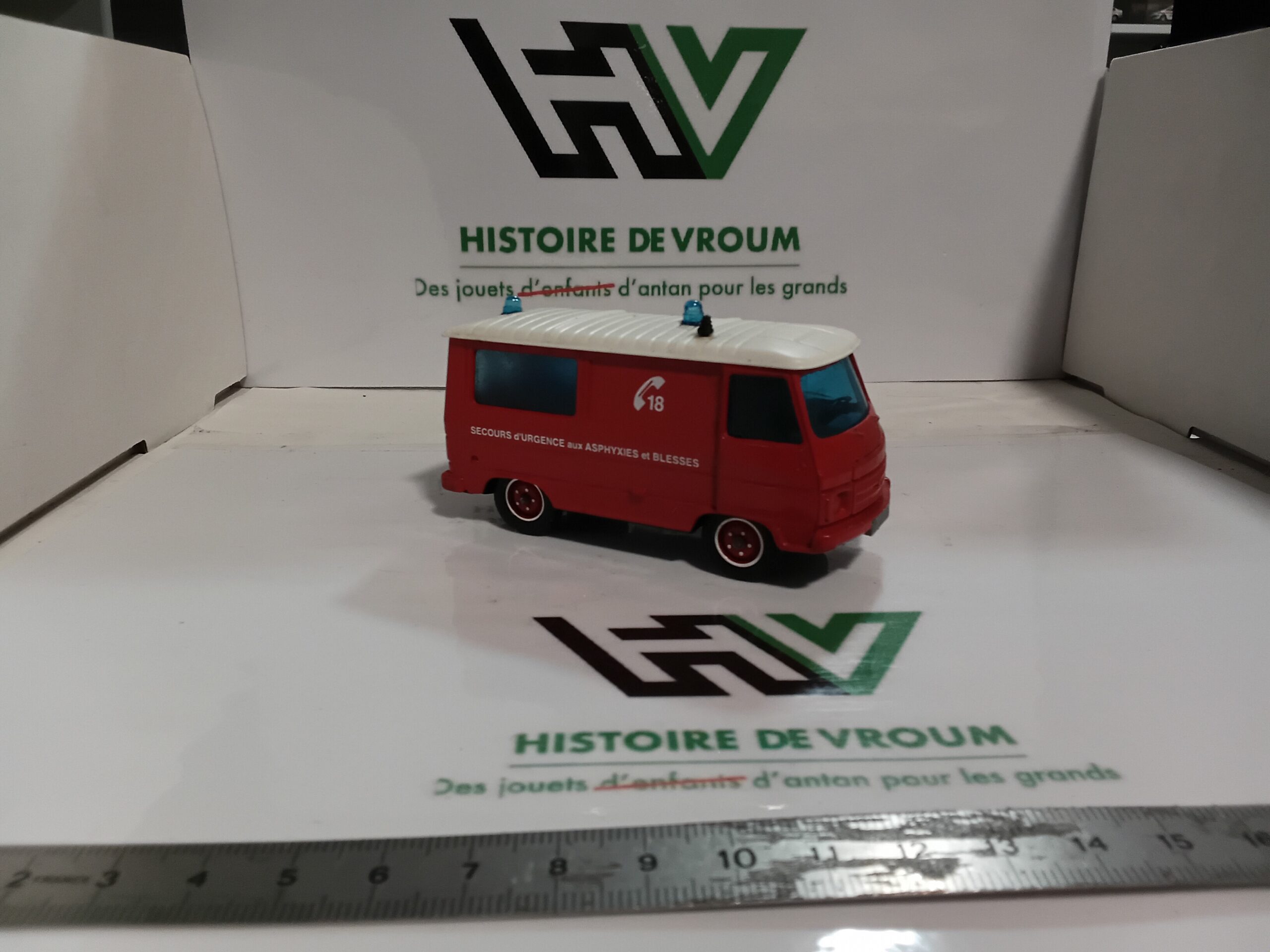 Peugeot J9 Pompiers Solido 1/43 🚑 – Image 5