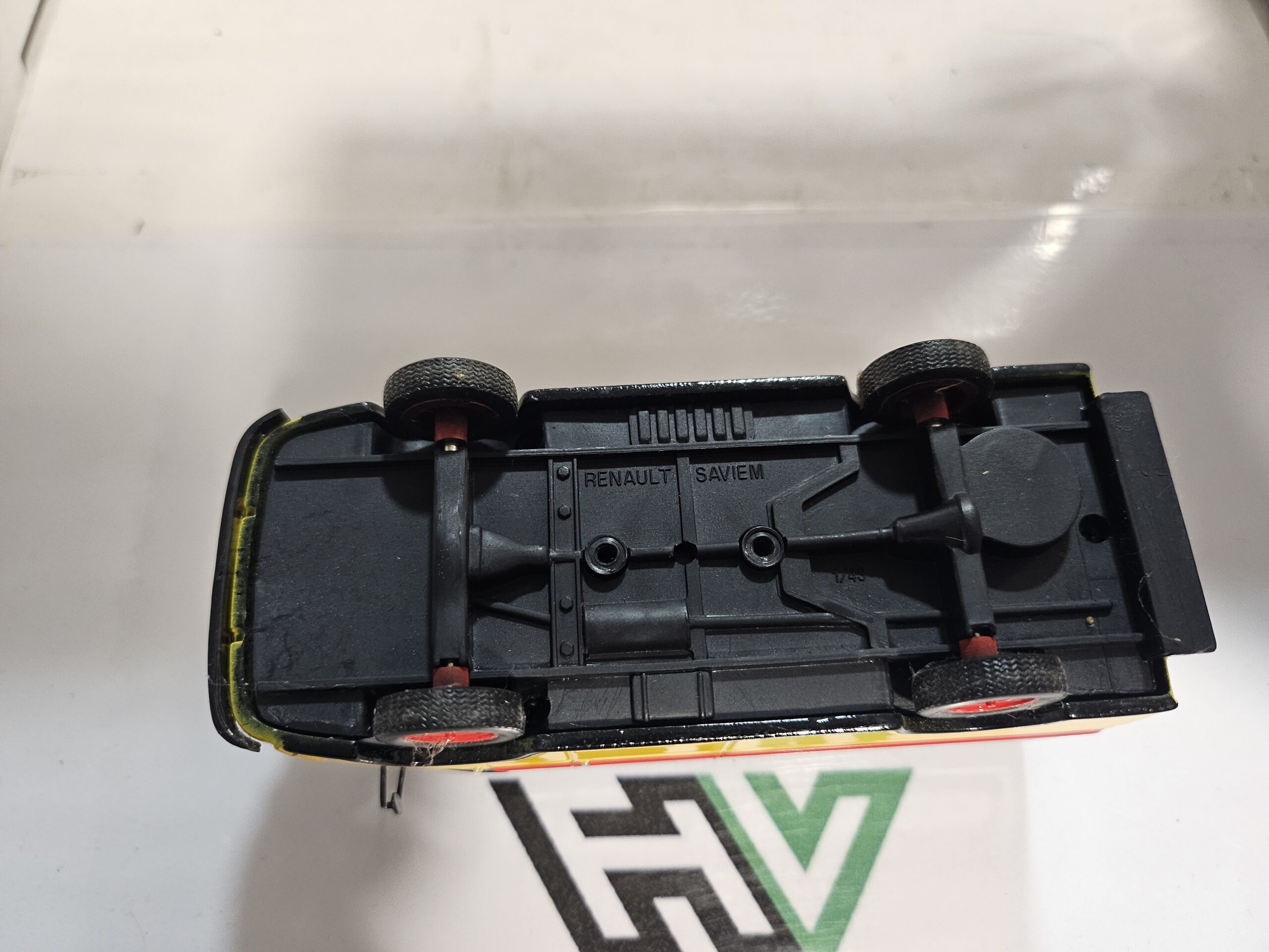 Miniature Renault Saviem SG2 1/43 - Déménagements HUET Versailles - IXO/Altaya avec vitrine – Image 8