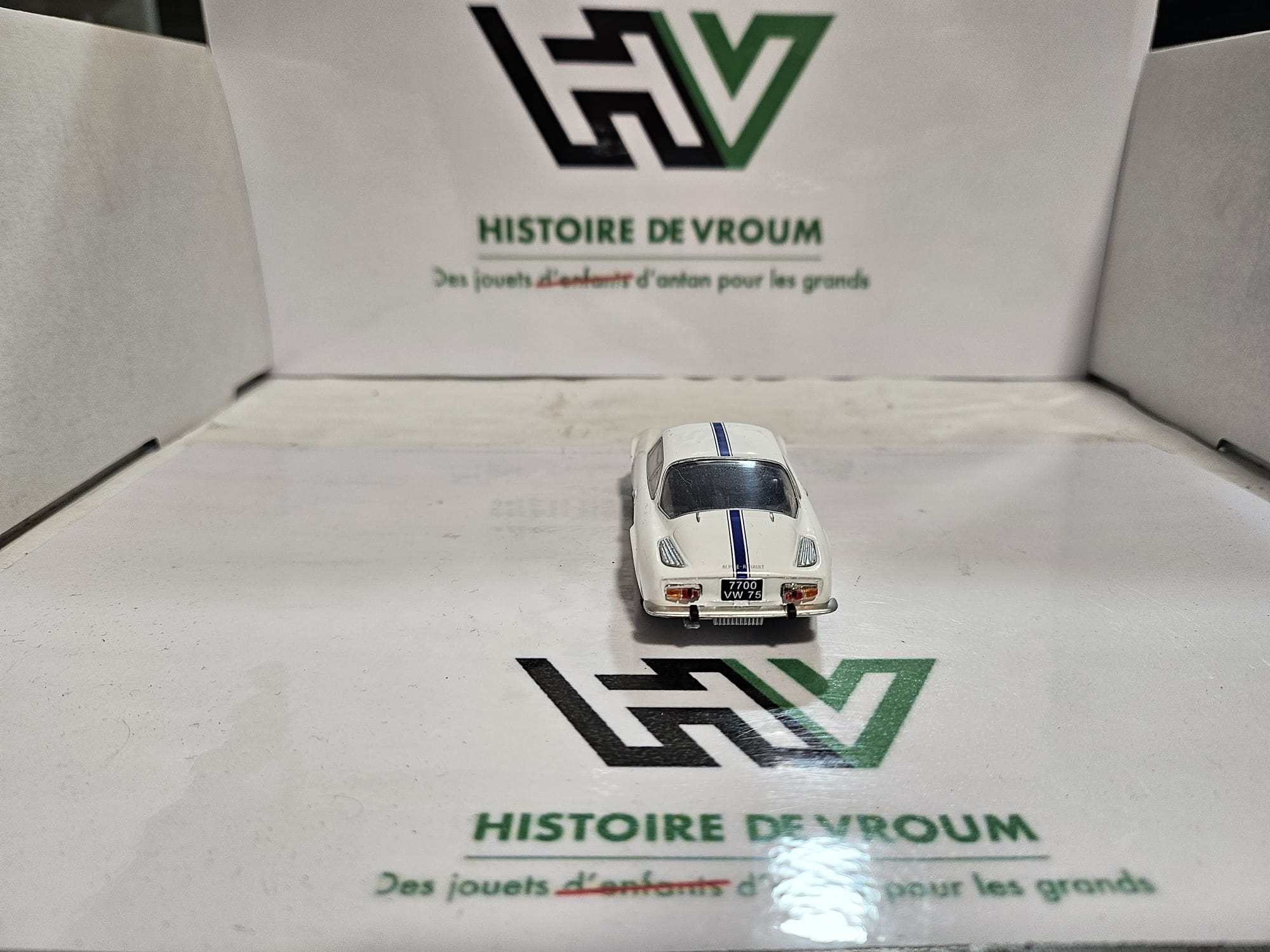 Miniature Alpine Renault A110 1300 G — Échelle 1/43 — Blanche Bandes Bleues – Image 7
