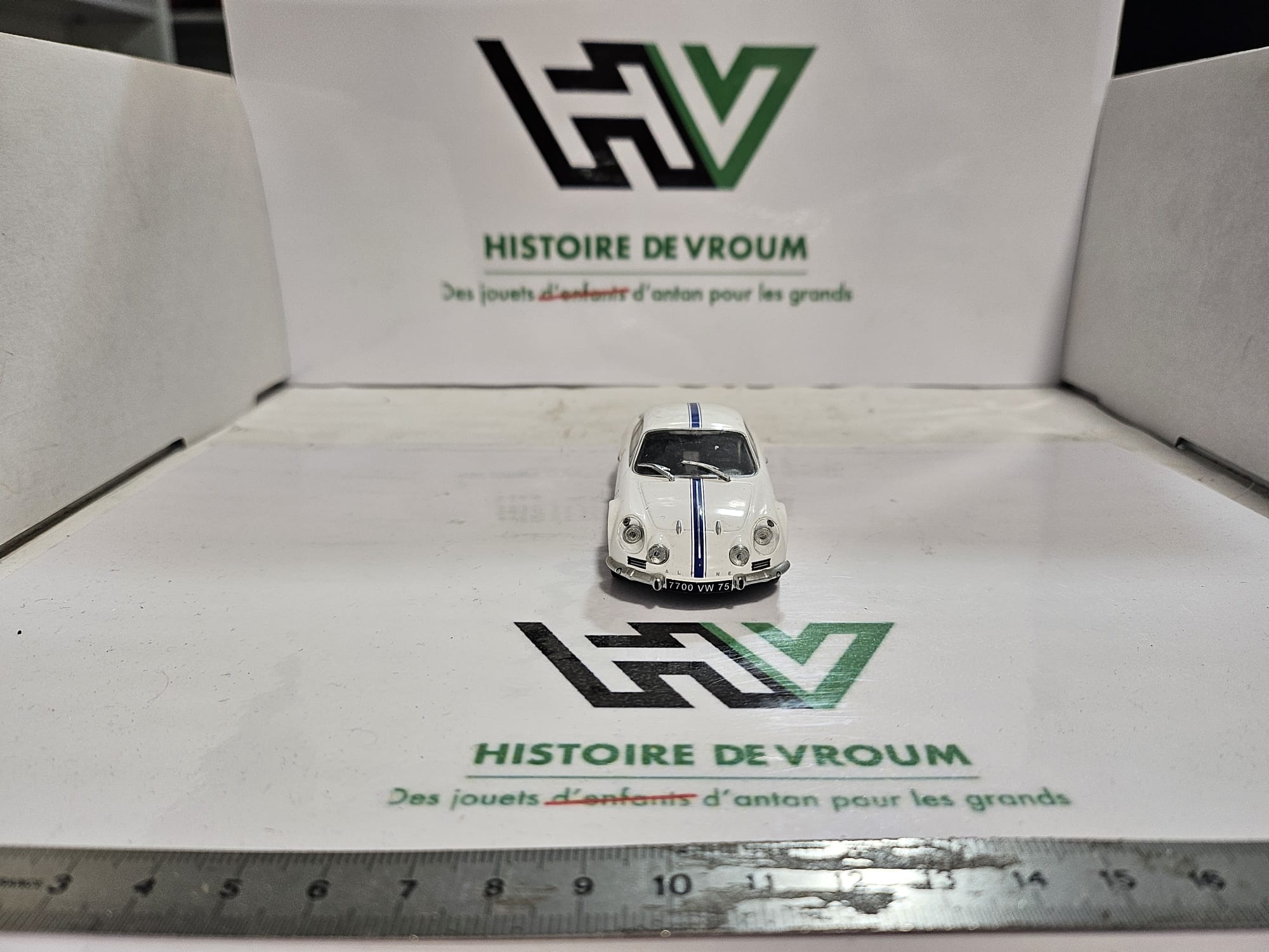 Miniature Alpine Renault A110 1300 G — Échelle 1/43 — Blanche Bandes Bleues – Image 5