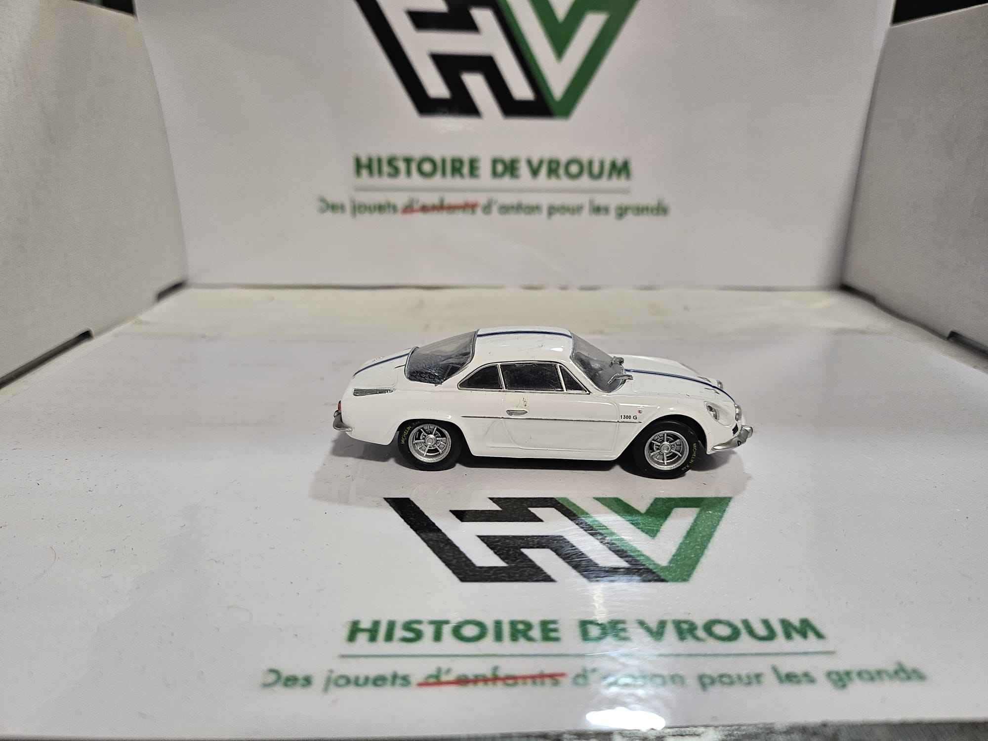 Miniature Alpine Renault A110 1300 G — Échelle 1/43 — Blanche Bandes Bleues – Image 6