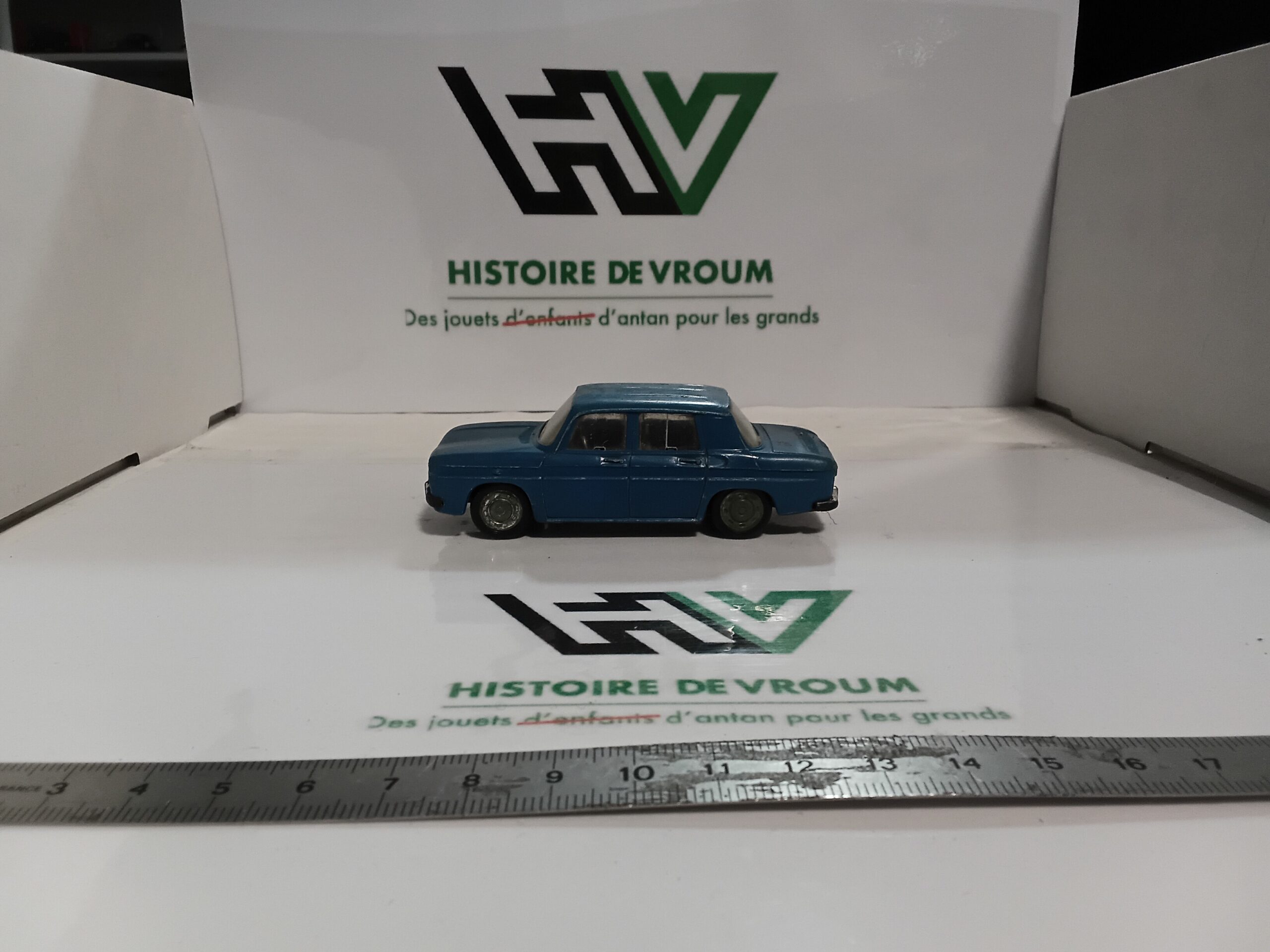 Renault 8 Dinky Toys 1/43