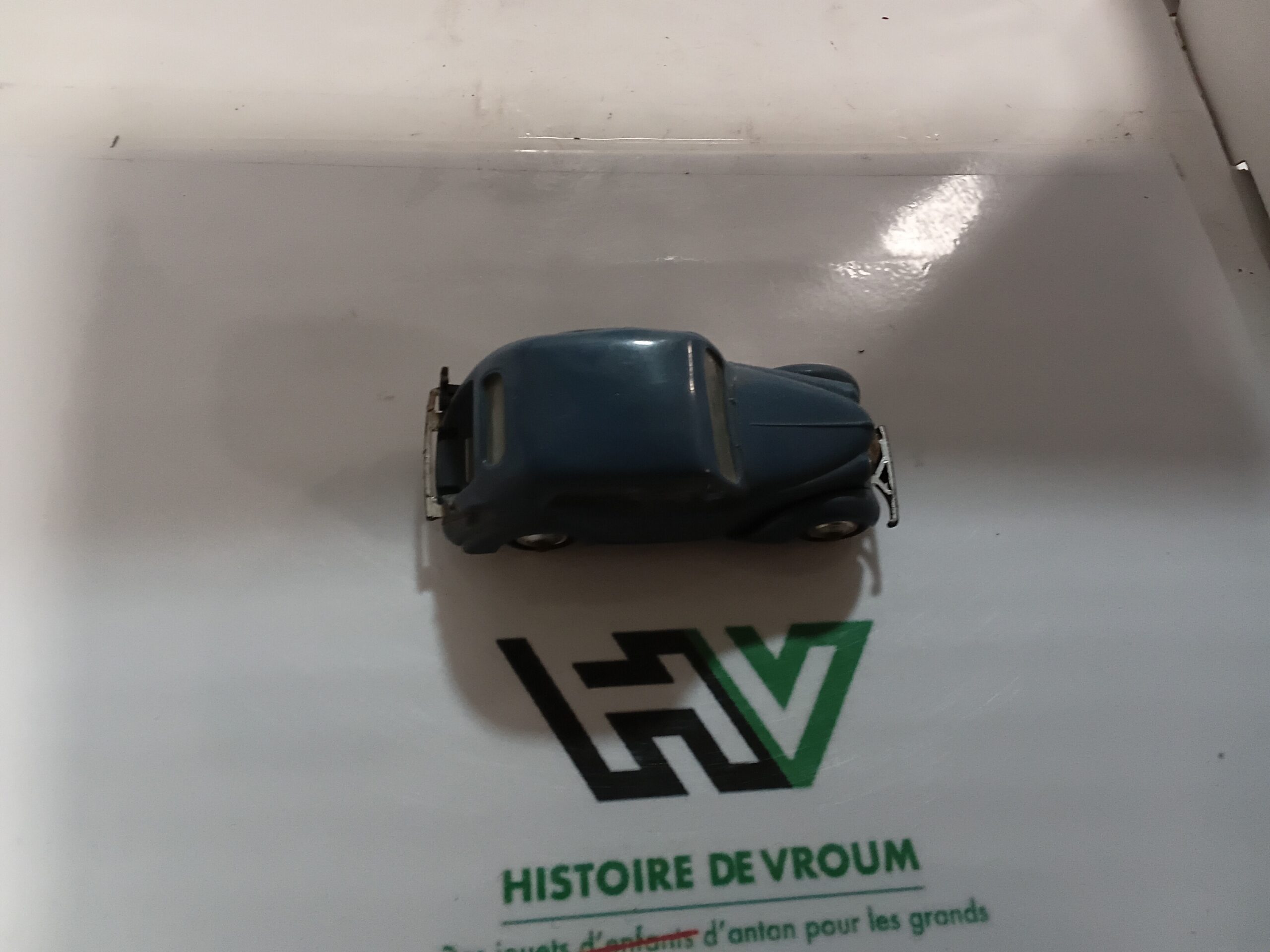 Renault Juvaquatre N°10 Norev 1/43 – Image 6