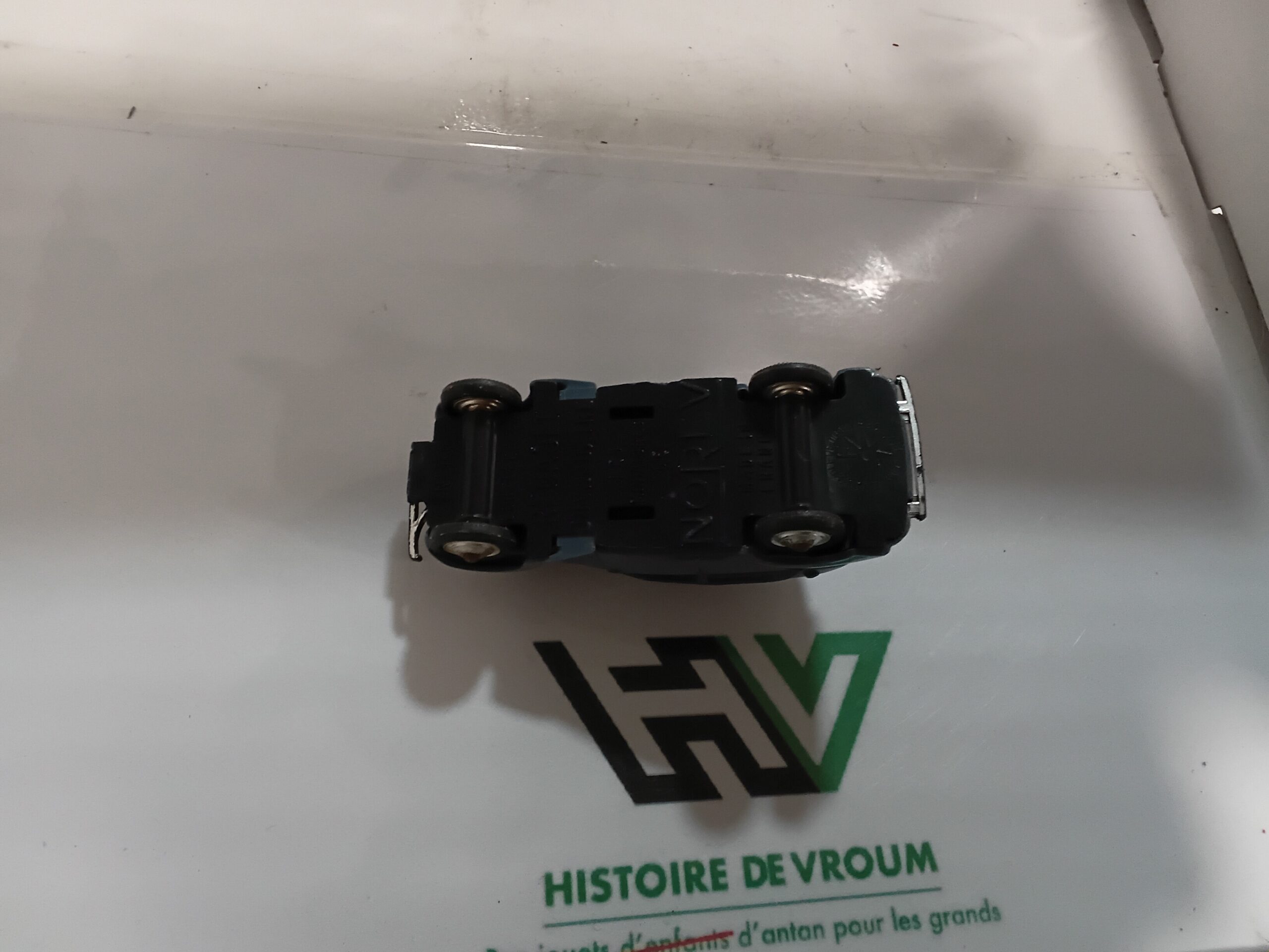 Renault Juvaquatre N°10 Norev 1/43 – Image 7