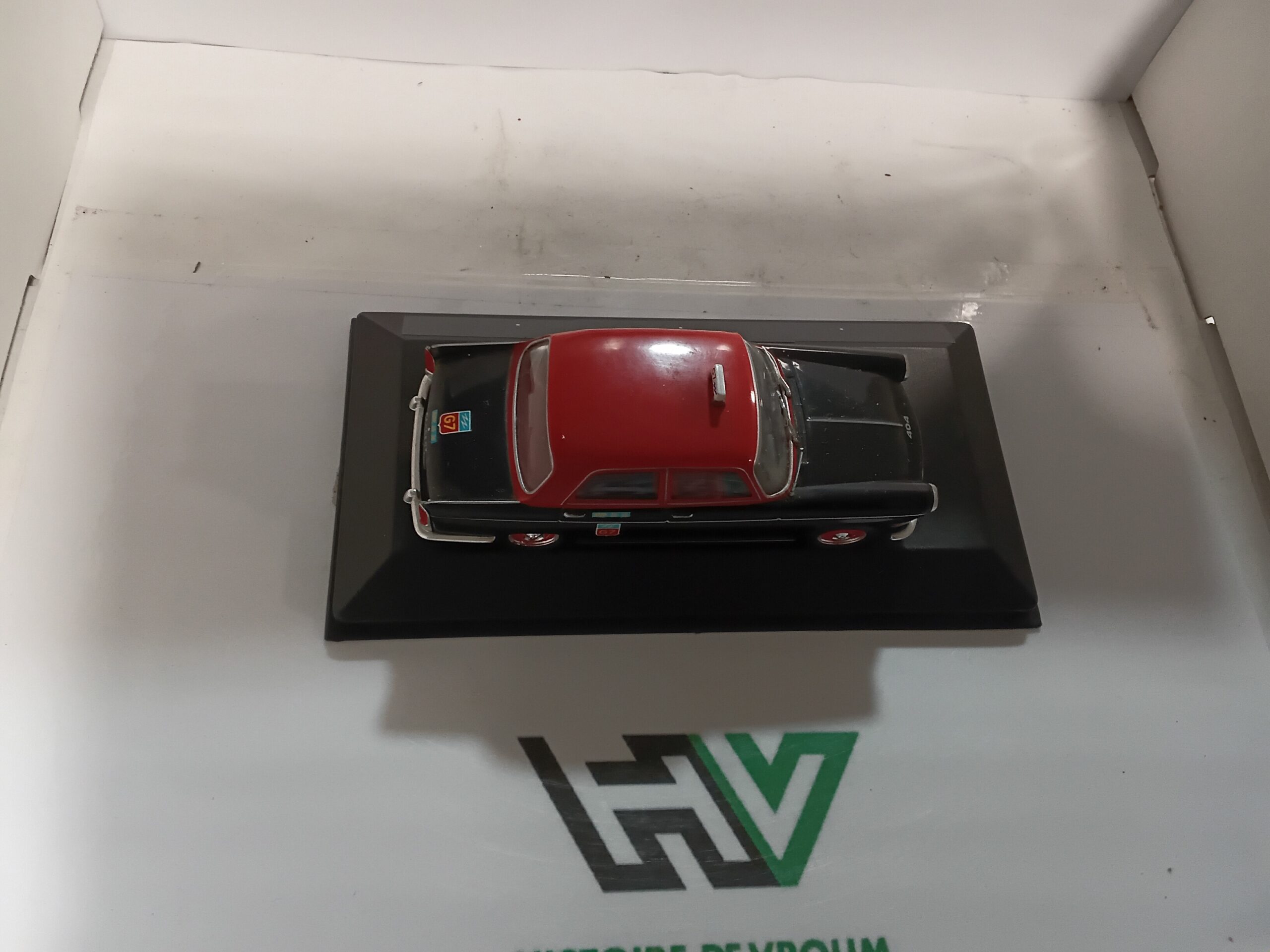Peugeot 404 Taxi Altaya 1/43 – Image 6