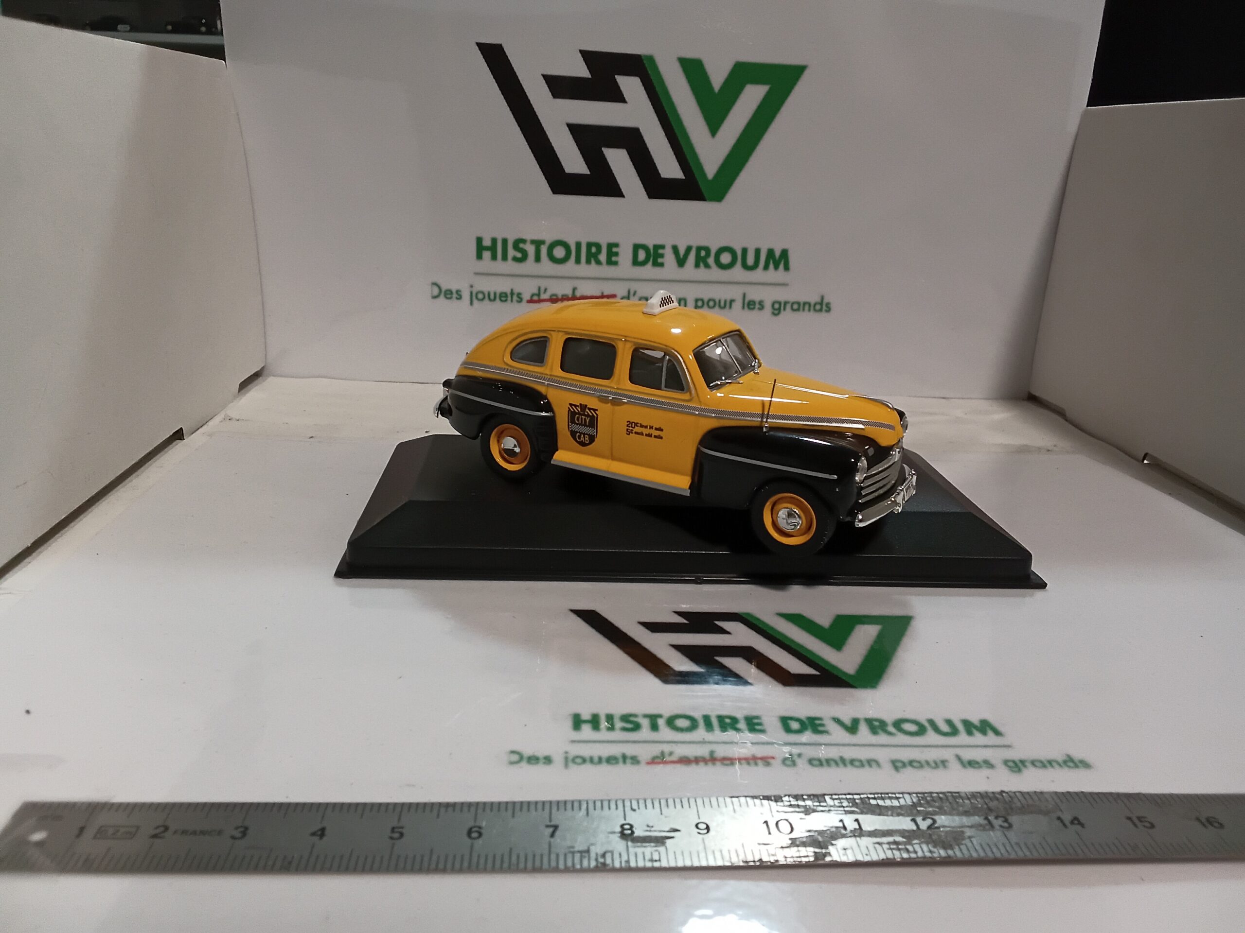 Ford Fordor 1947 Taxi City Cab 1/43 – Image 4