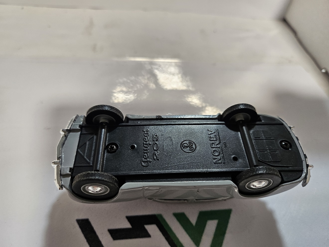 Rare miniature Peugeot 203 Grise 1/43 - Norev - Histoire de Vroum – Image 9