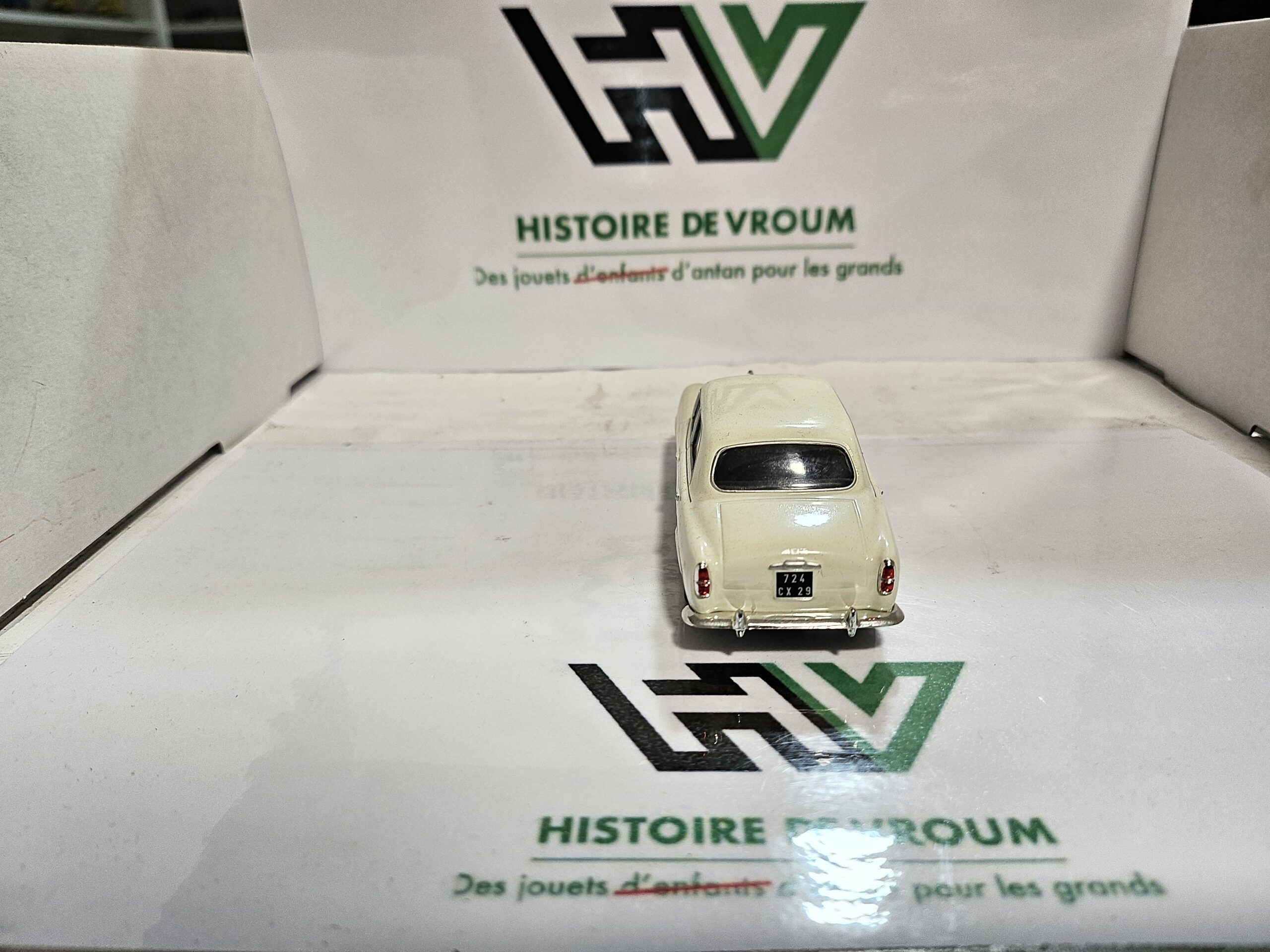 Miniature Peugeot 403 Berline Ivoire 1/43 - Altaya (Ixo) avec boîte vitrine – Image 7