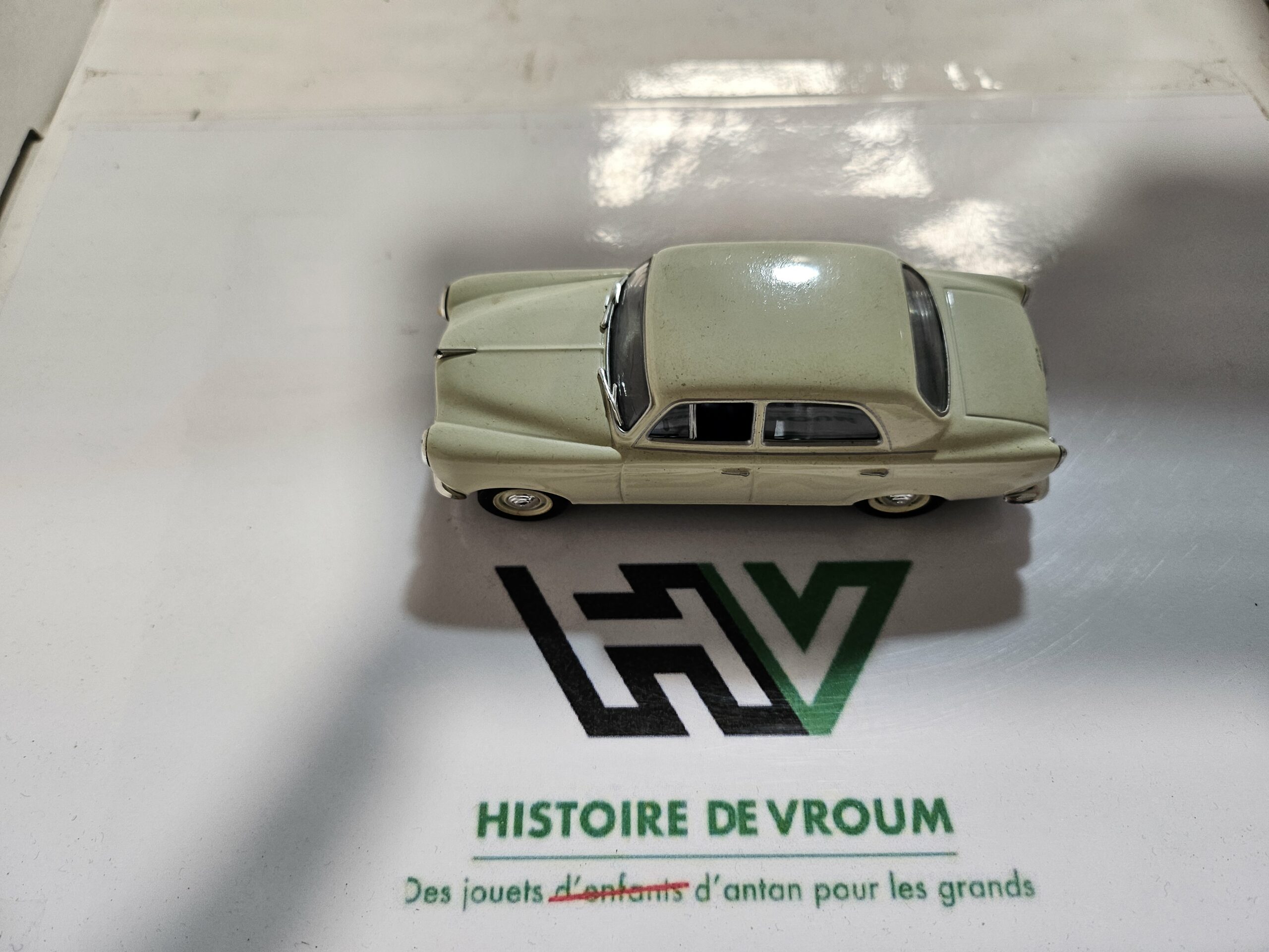 Miniature Peugeot 403 Berline Ivoire 1/43 - Altaya (Ixo) avec boîte vitrine – Image 8