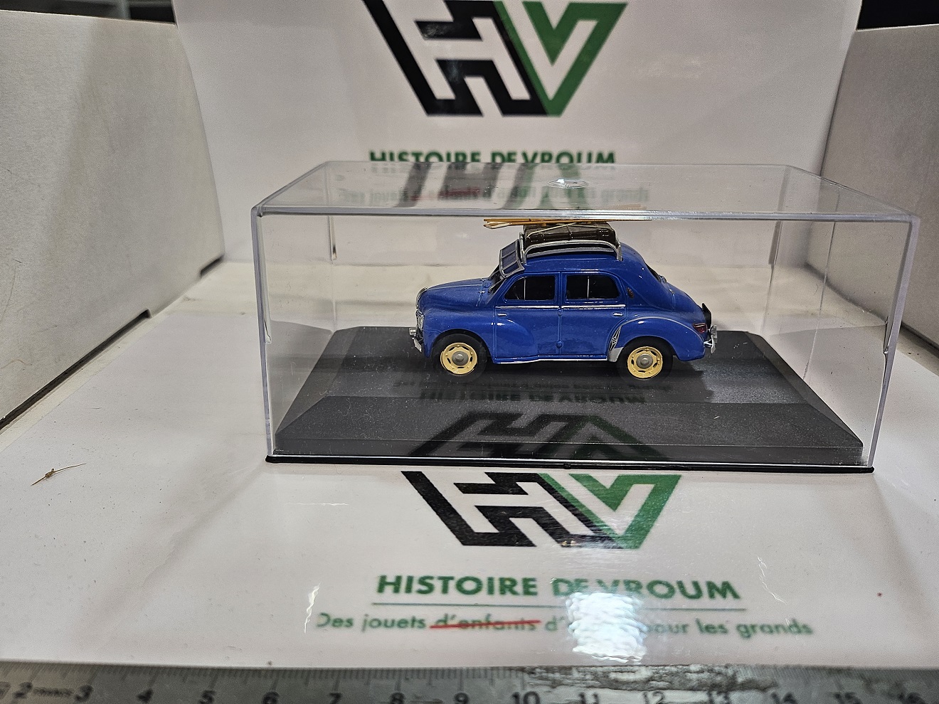 Miniature Renault 4CV Bleue avec Skis et Malle - Eligor 1/43