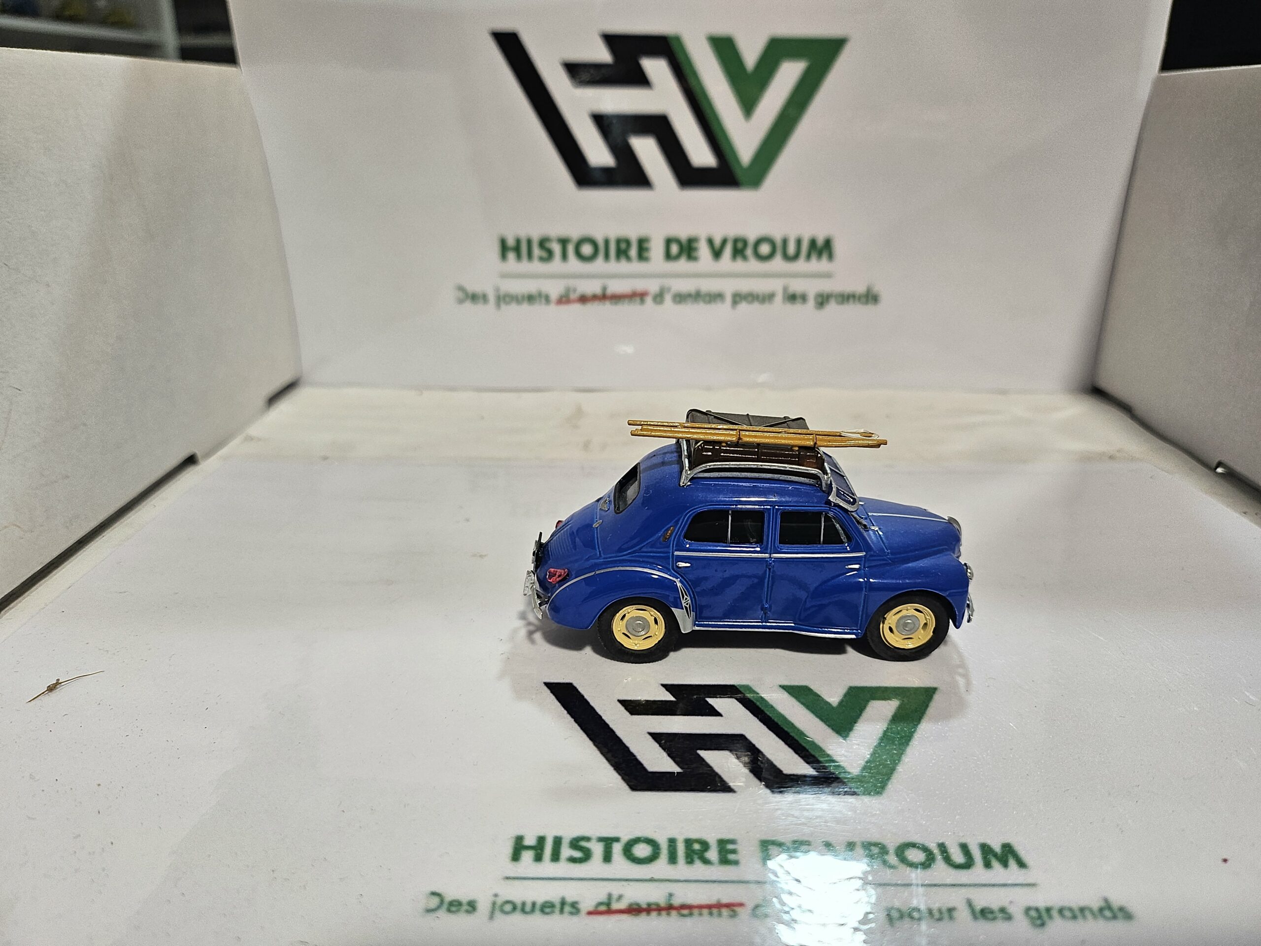 Miniature Renault 4CV Bleue avec Skis et Malle - Eligor 1/43 – Image 6