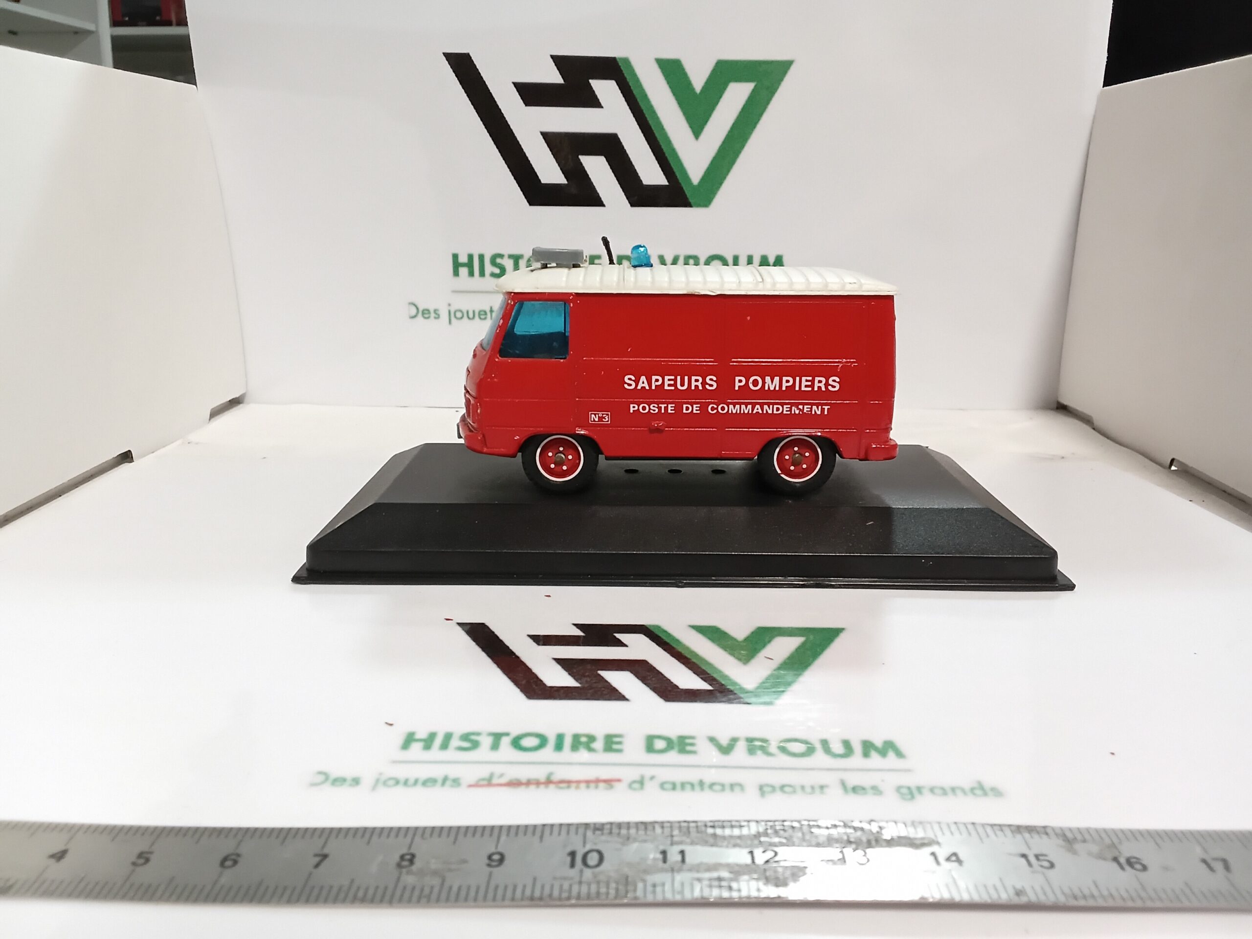 Peugeot J9 Poste de Commandement Solido 1/50