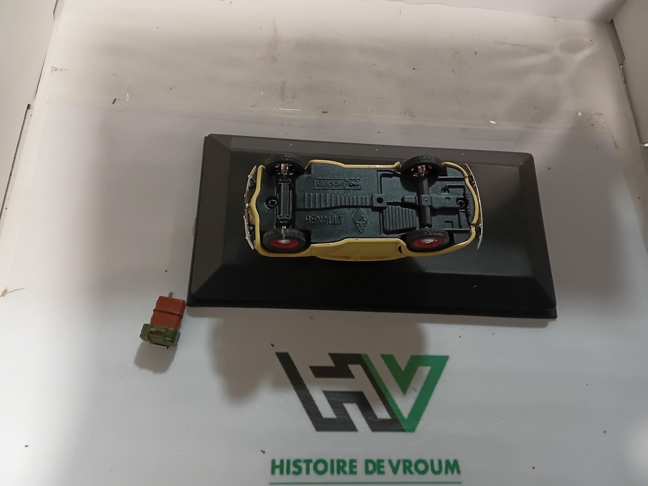 Renault 4 Eligor 1/43 Jaune – Image 7
