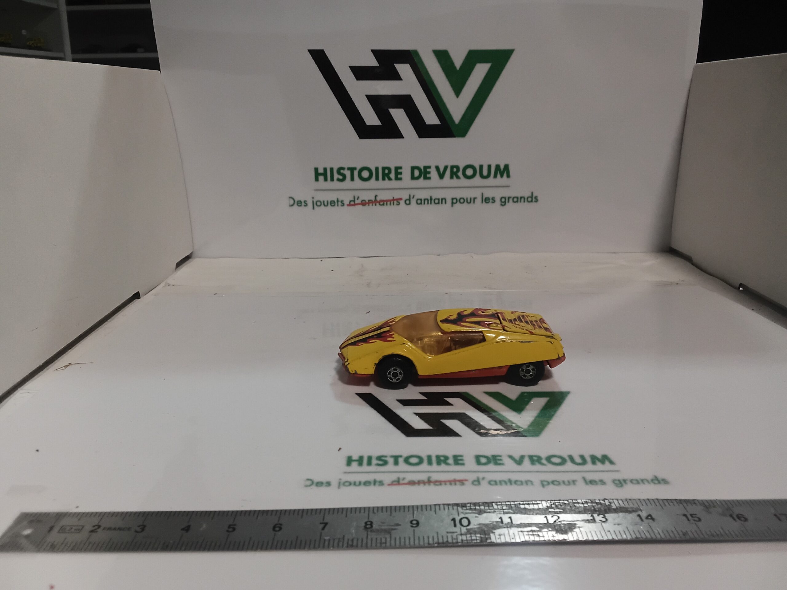 Miniature Matchbox Superfast N° 33 - Datsun 126X (Vintage Lesney)