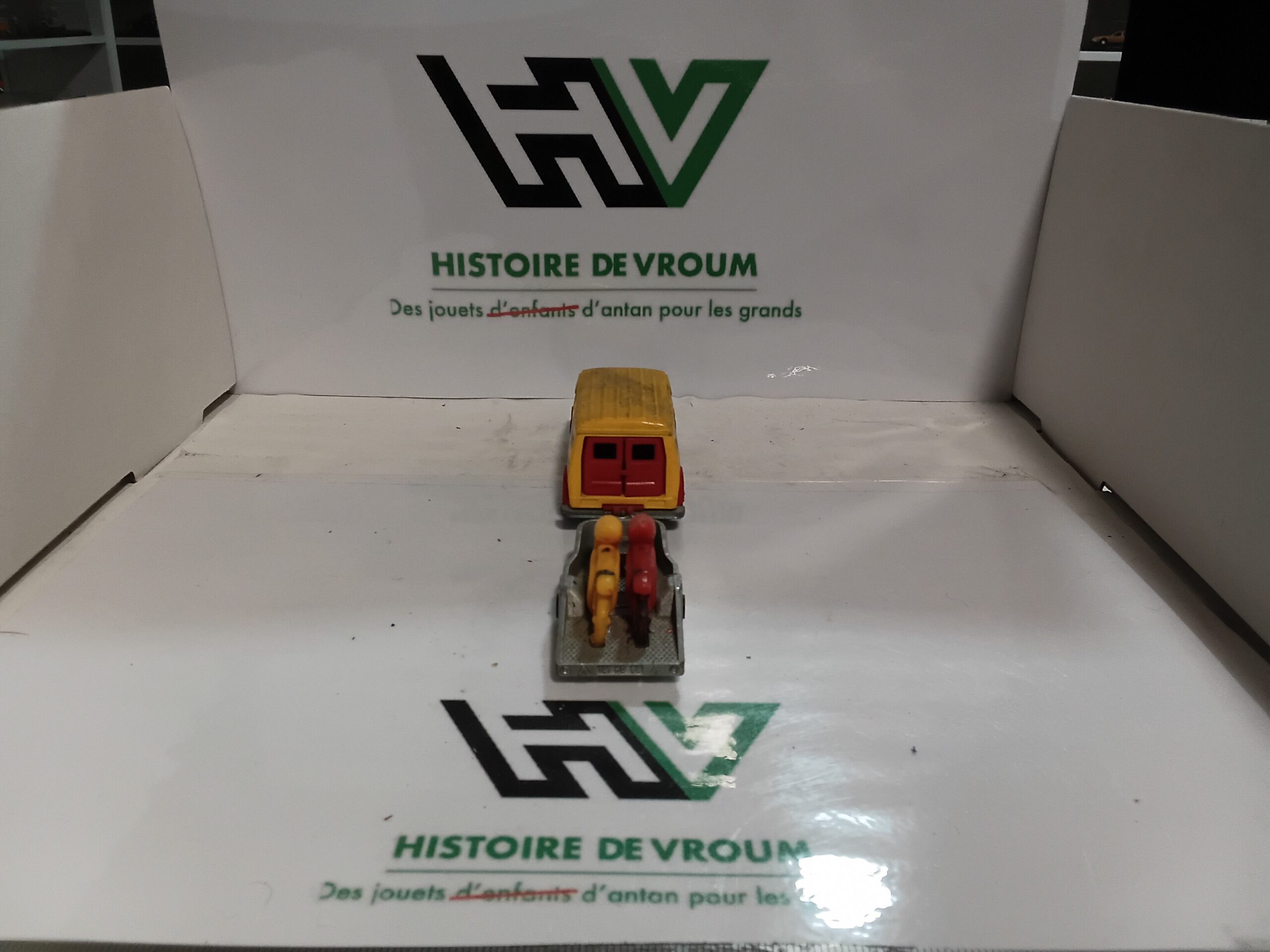 Attelage Vintage Majorette - Fourgon US "Racing Team" + Remorque 2 Motos - 1/65 - Made in France – Image 7