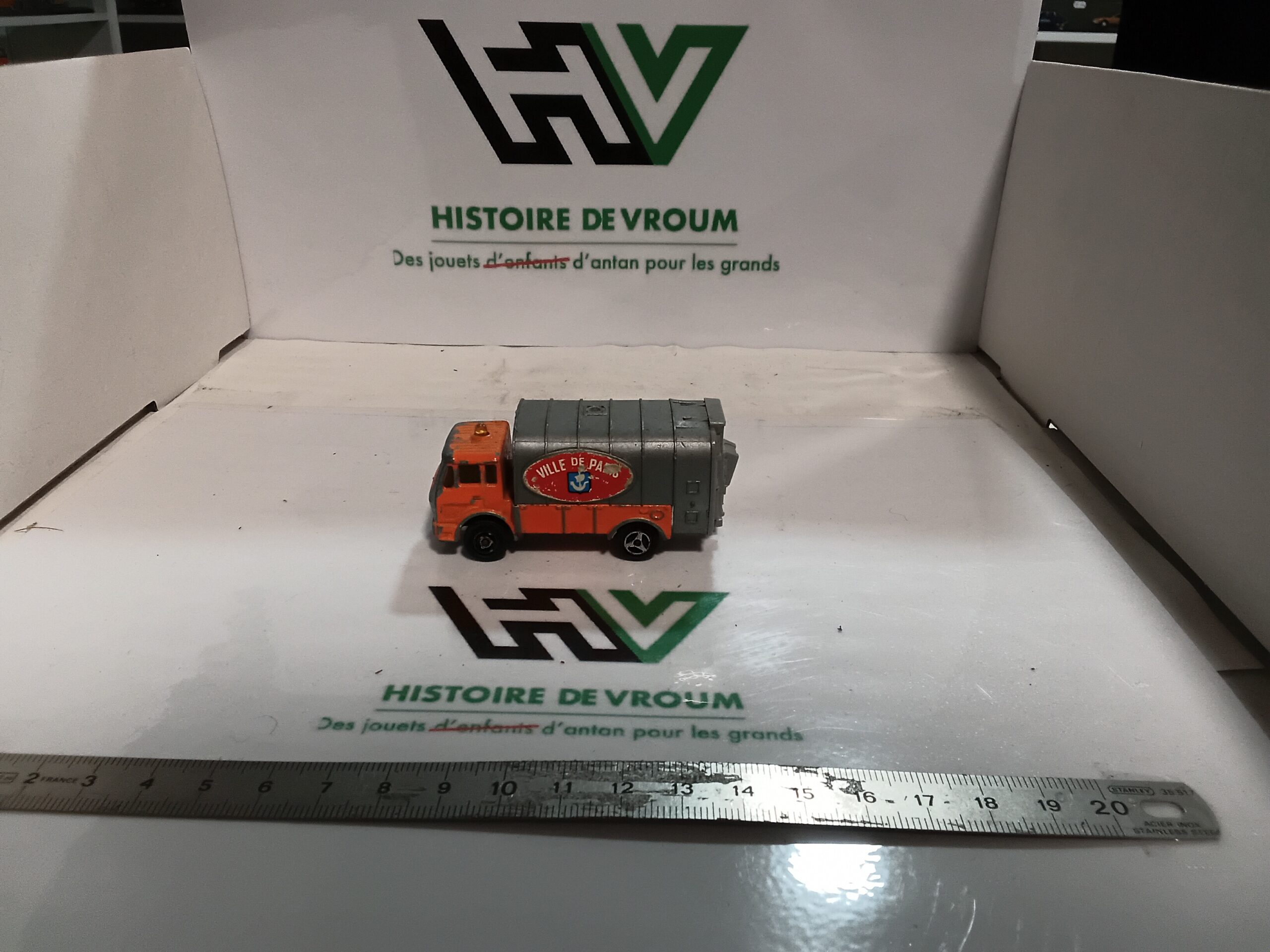 Camion Poubelle Mercedes Majorette "Ville de Paris" Réf 216 (1/100) - France Vintage